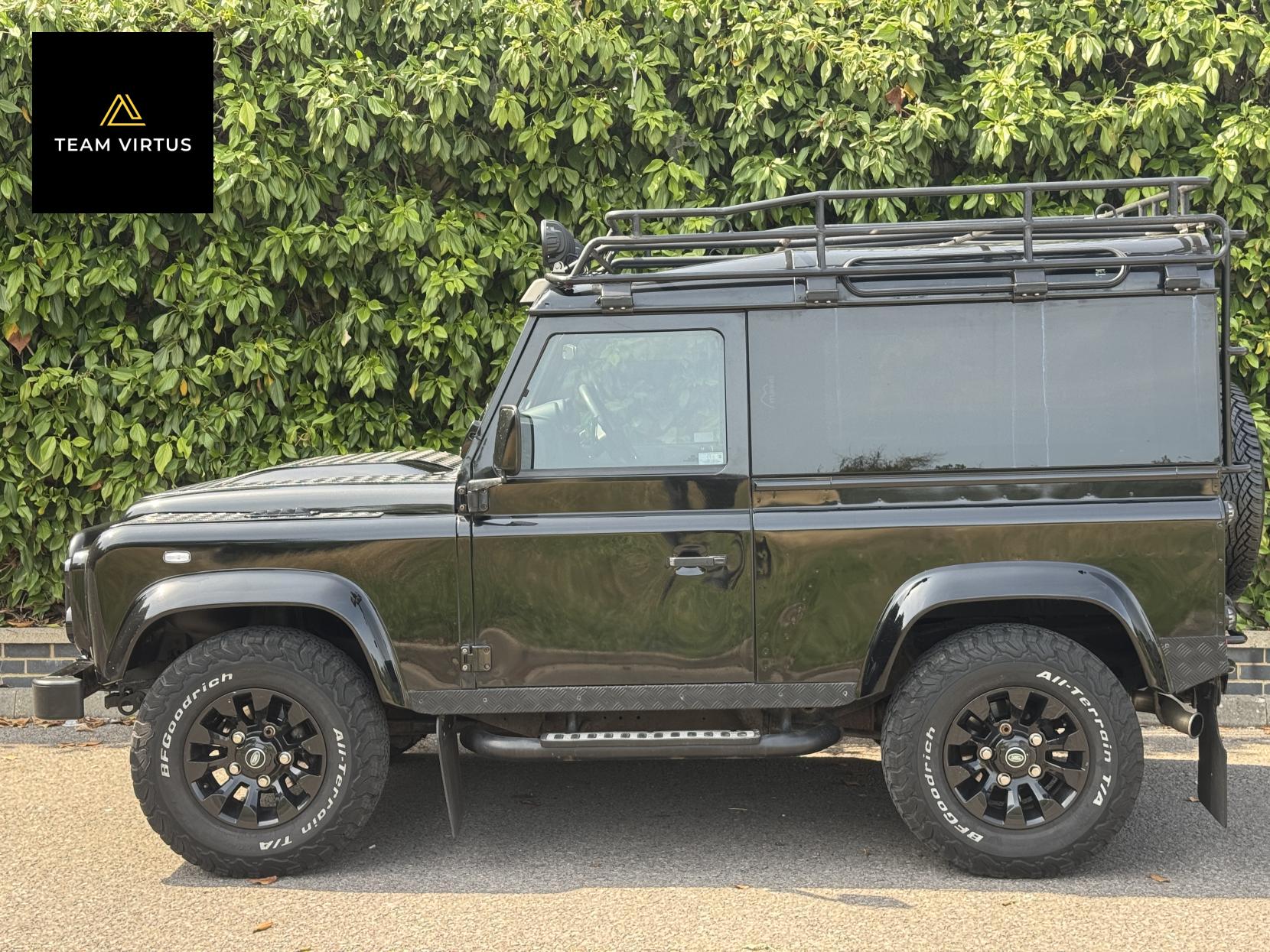 Land Rover Defender 90 2.2 TDCi XS SUV Double Cab 3dr Diesel Manual 4WD SWB Euro 5 (122 ps)