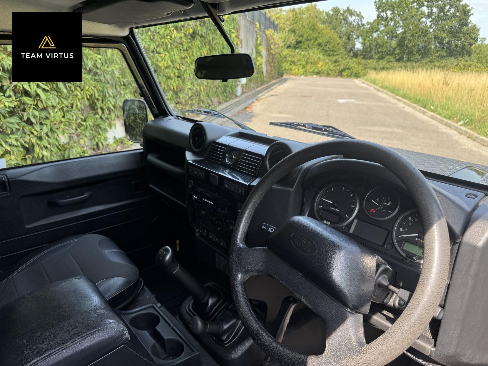 Land Rover Defender 90 2.2 TDCi XS SUV Double Cab 3dr Diesel Manual 4WD SWB Euro 5 (122 ps)