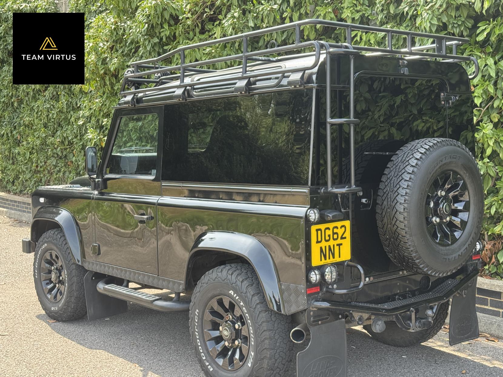 Land Rover Defender 90 2.2 TDCi XS SUV Double Cab 3dr Diesel Manual 4WD SWB Euro 5 (122 ps)