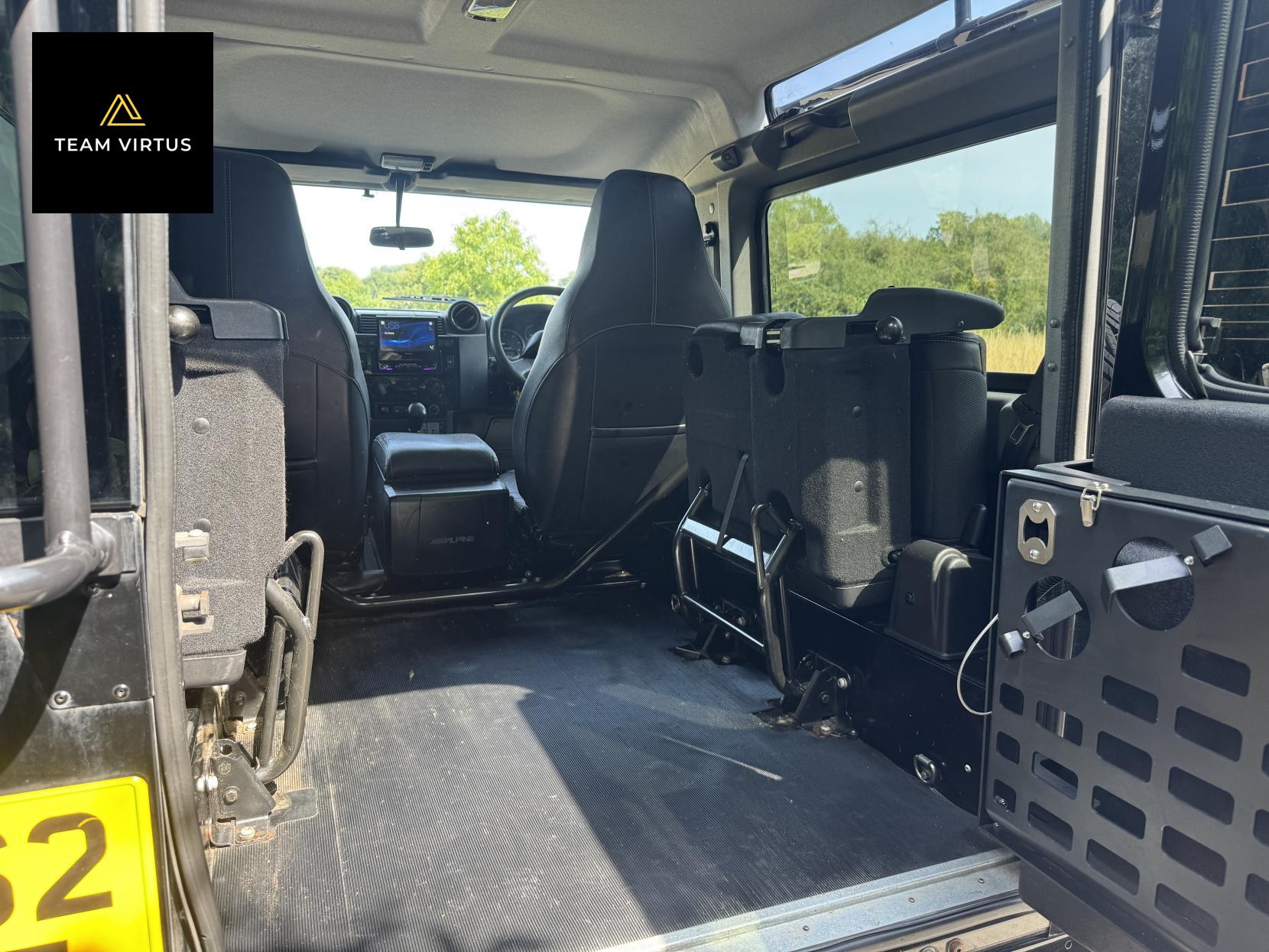Land Rover Defender 90 2.2 TDCi XS SUV Double Cab 3dr Diesel Manual 4WD SWB Euro 5 (122 ps)