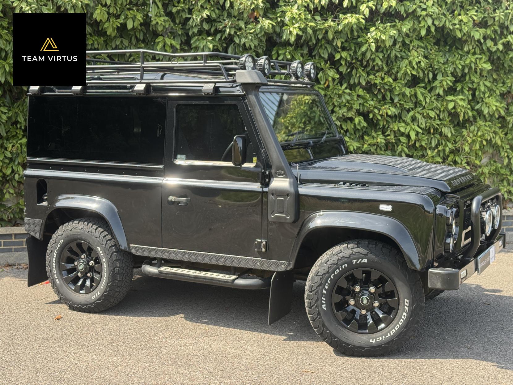 Land Rover Defender 90 2.2 TDCi XS SUV Double Cab 3dr Diesel Manual 4WD SWB Euro 5 (122 ps)