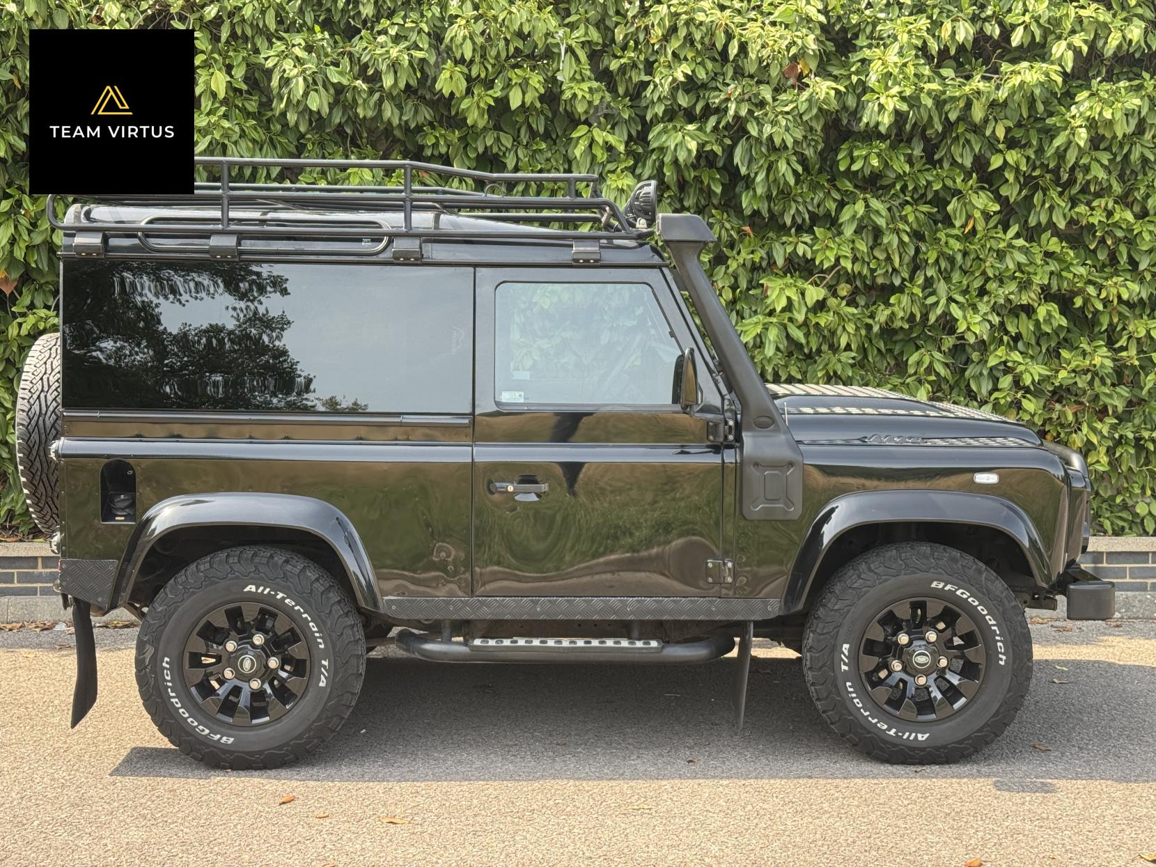 Land Rover Defender 90 2.2 TDCi XS SUV Double Cab 3dr Diesel Manual 4WD SWB Euro 5 (122 ps)