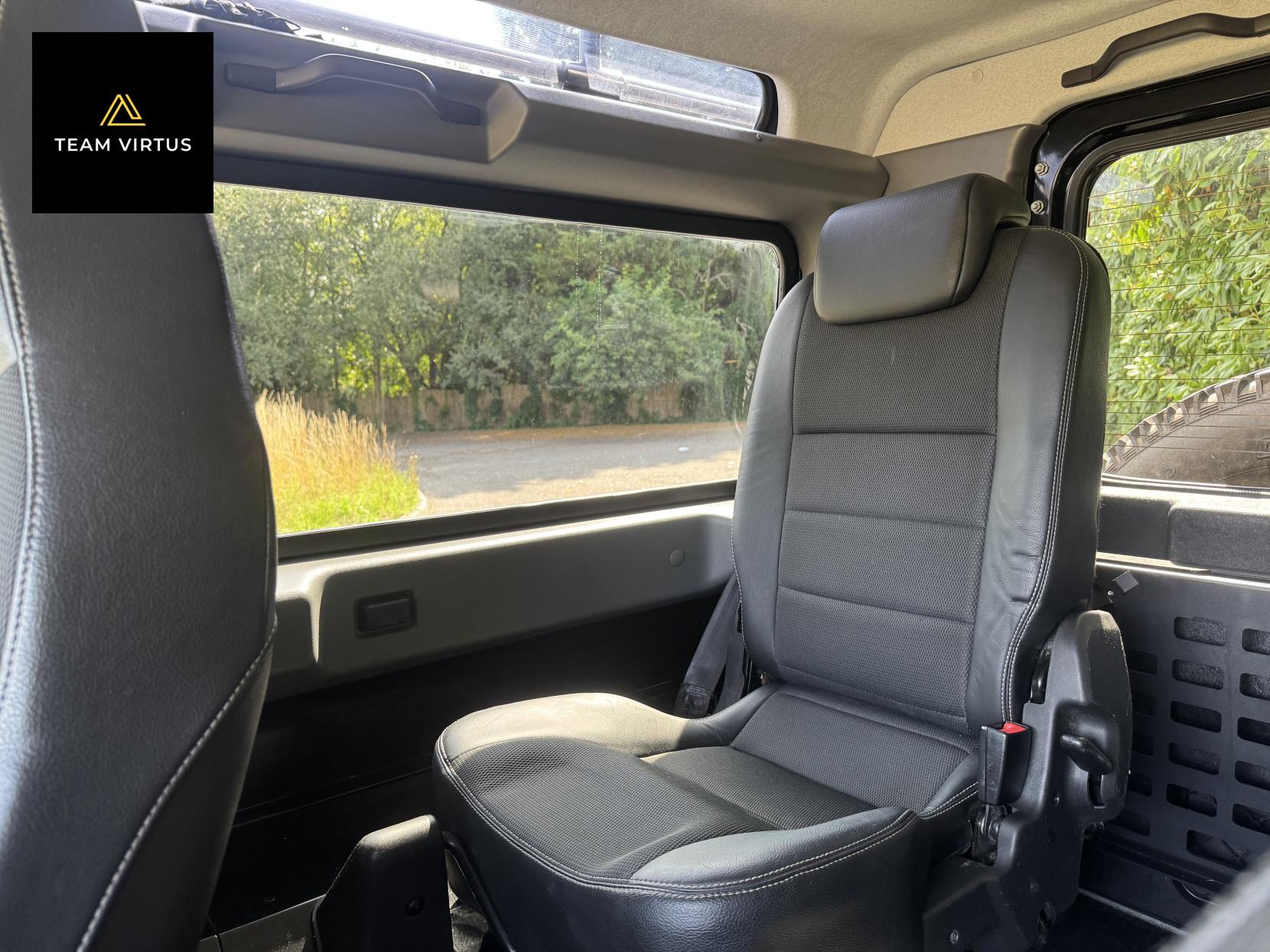 Land Rover Defender 90 2.2 TDCi XS SUV Double Cab 3dr Diesel Manual 4WD SWB Euro 5 (122 ps)