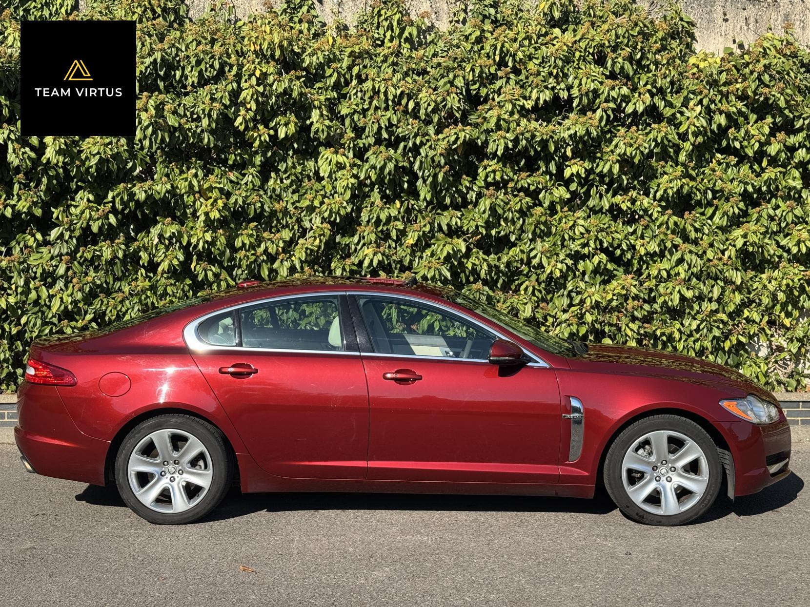 Jaguar XF 3.0 V6 Premium Luxury Saloon 4dr Petrol Auto Euro 4 (238 ps)
