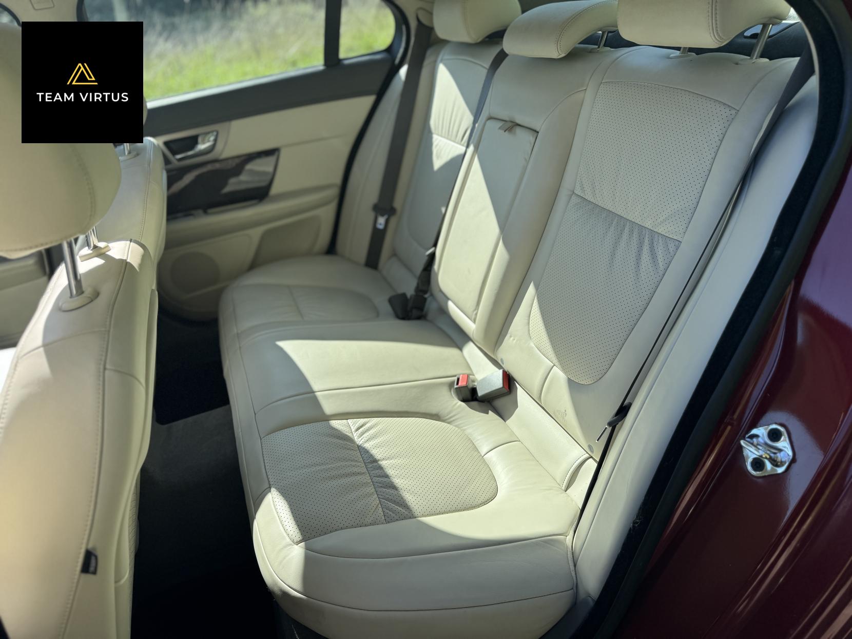 Jaguar XF 3.0 V6 Premium Luxury Saloon 4dr Petrol Auto Euro 4 (238 ps)