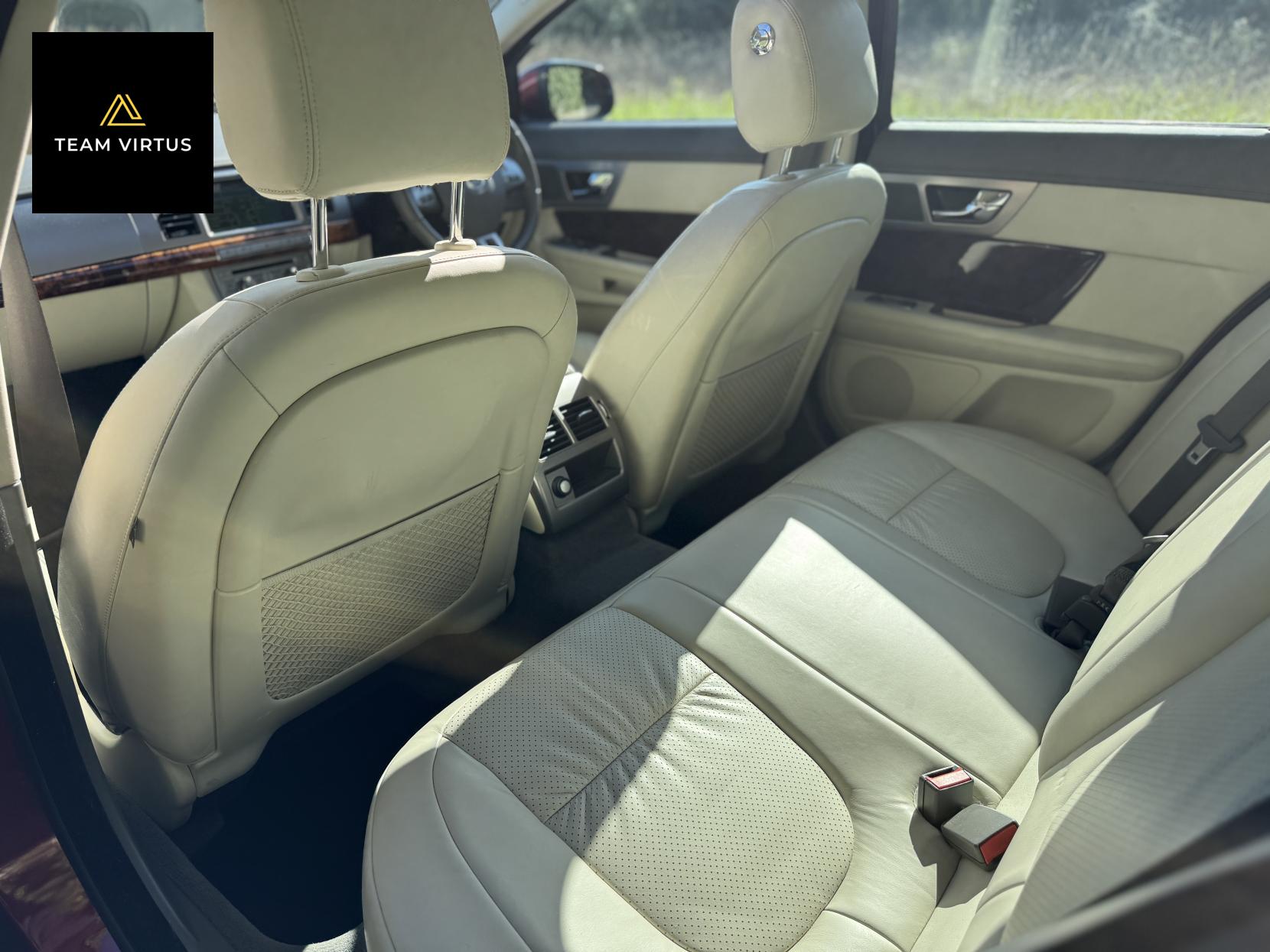 Jaguar XF 3.0 V6 Premium Luxury Saloon 4dr Petrol Auto Euro 4 (238 ps)