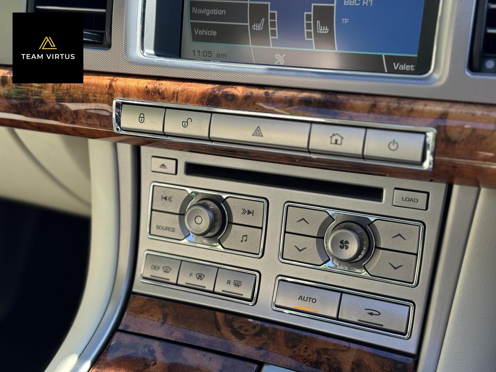 Jaguar XF 3.0 V6 Premium Luxury Saloon 4dr Petrol Auto Euro 4 (238 ps)