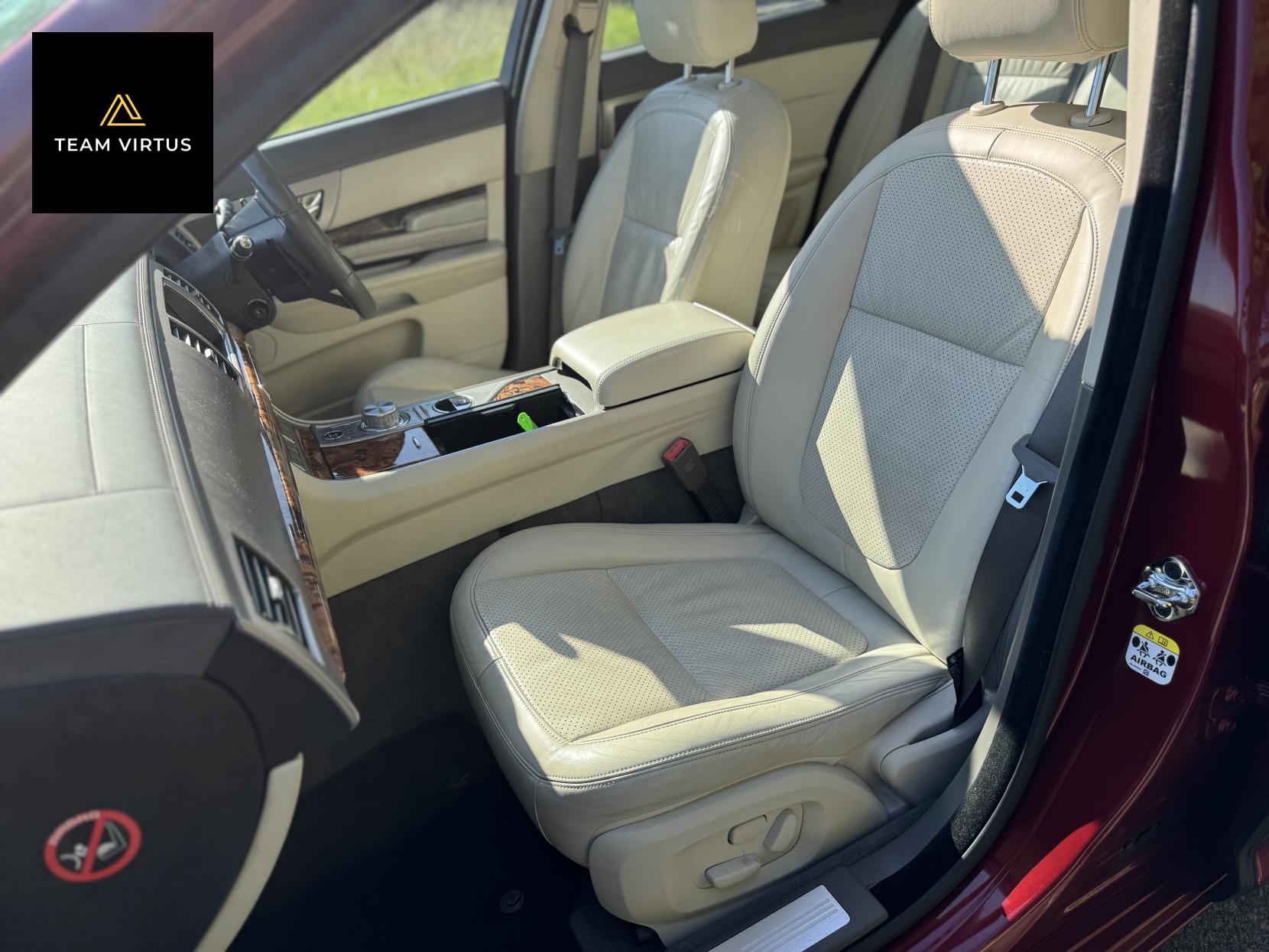 Jaguar XF 3.0 V6 Premium Luxury Saloon 4dr Petrol Auto Euro 4 (238 ps)