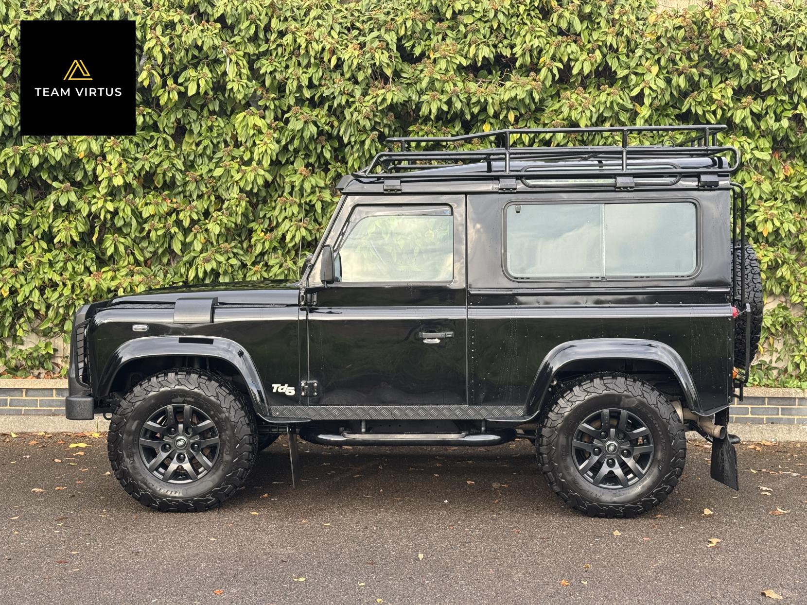 Land Rover Defender 90 2.5 TD5 XS Station Wagon 3dr Diesel Manual (282 g/km, 120 bhp)