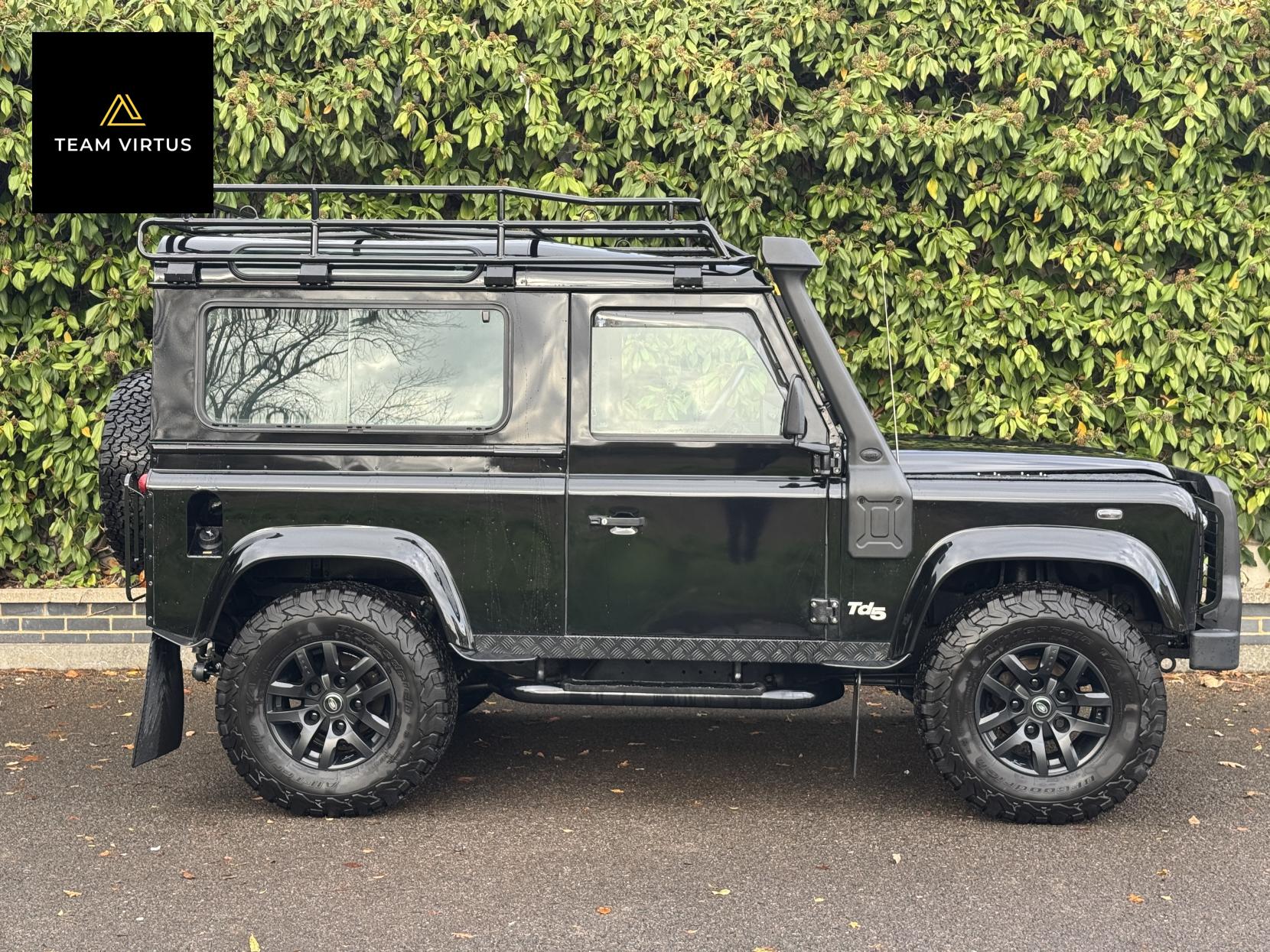 Land Rover Defender 90 2.5 TD5 XS Station Wagon 3dr Diesel Manual (282 g/km, 120 bhp)
