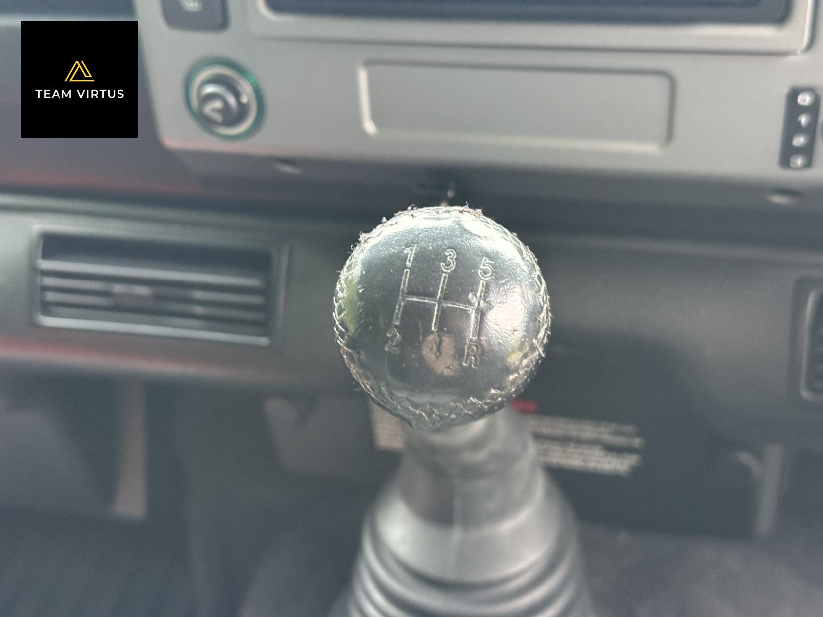 Land Rover Defender 90 2.5 TD5 XS Station Wagon 3dr Diesel Manual (282 g/km, 120 bhp)