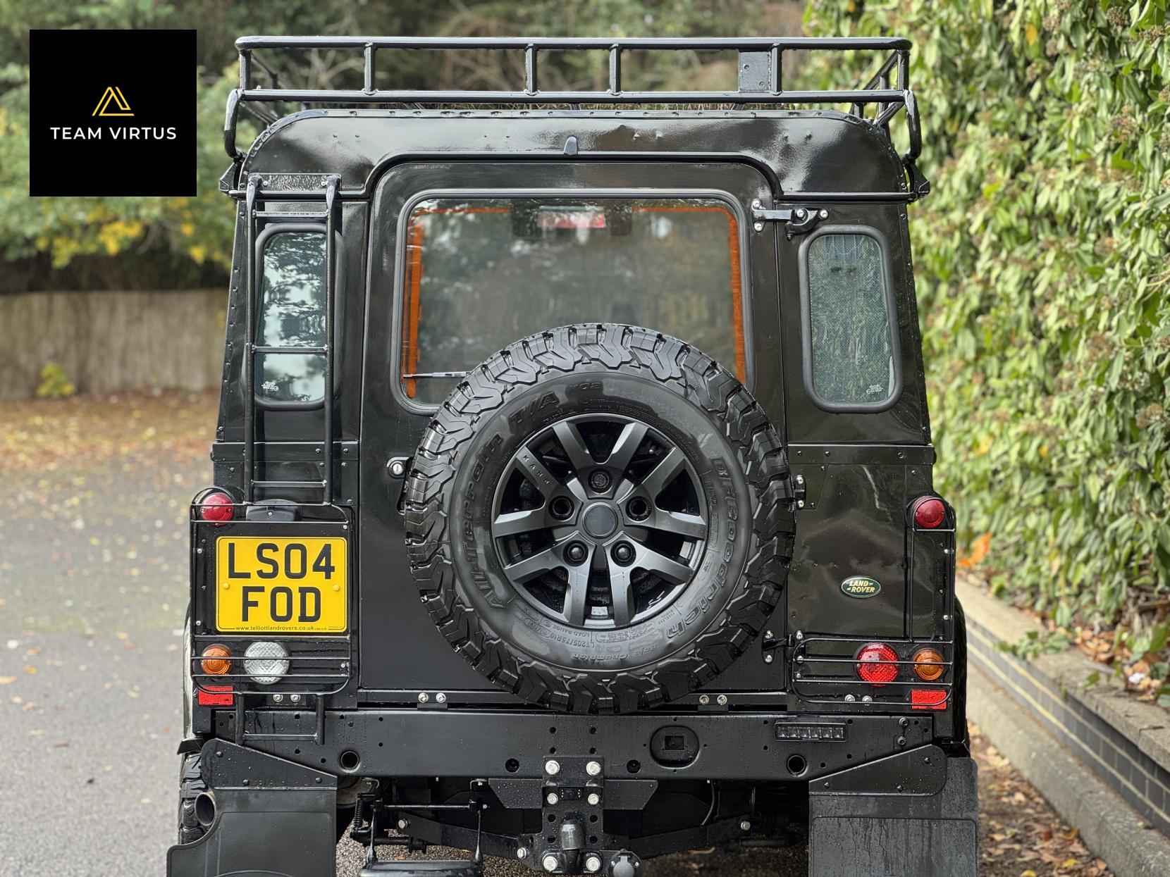 Land Rover Defender 90 2.5 TD5 XS Station Wagon 3dr Diesel Manual (282 g/km, 120 bhp)