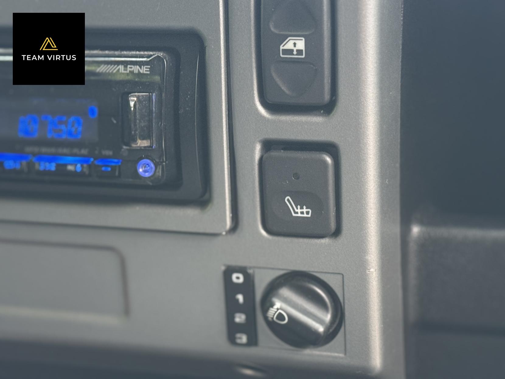 Land Rover Defender 90 2.5 TD5 XS Station Wagon 3dr Diesel Manual (282 g/km, 120 bhp)