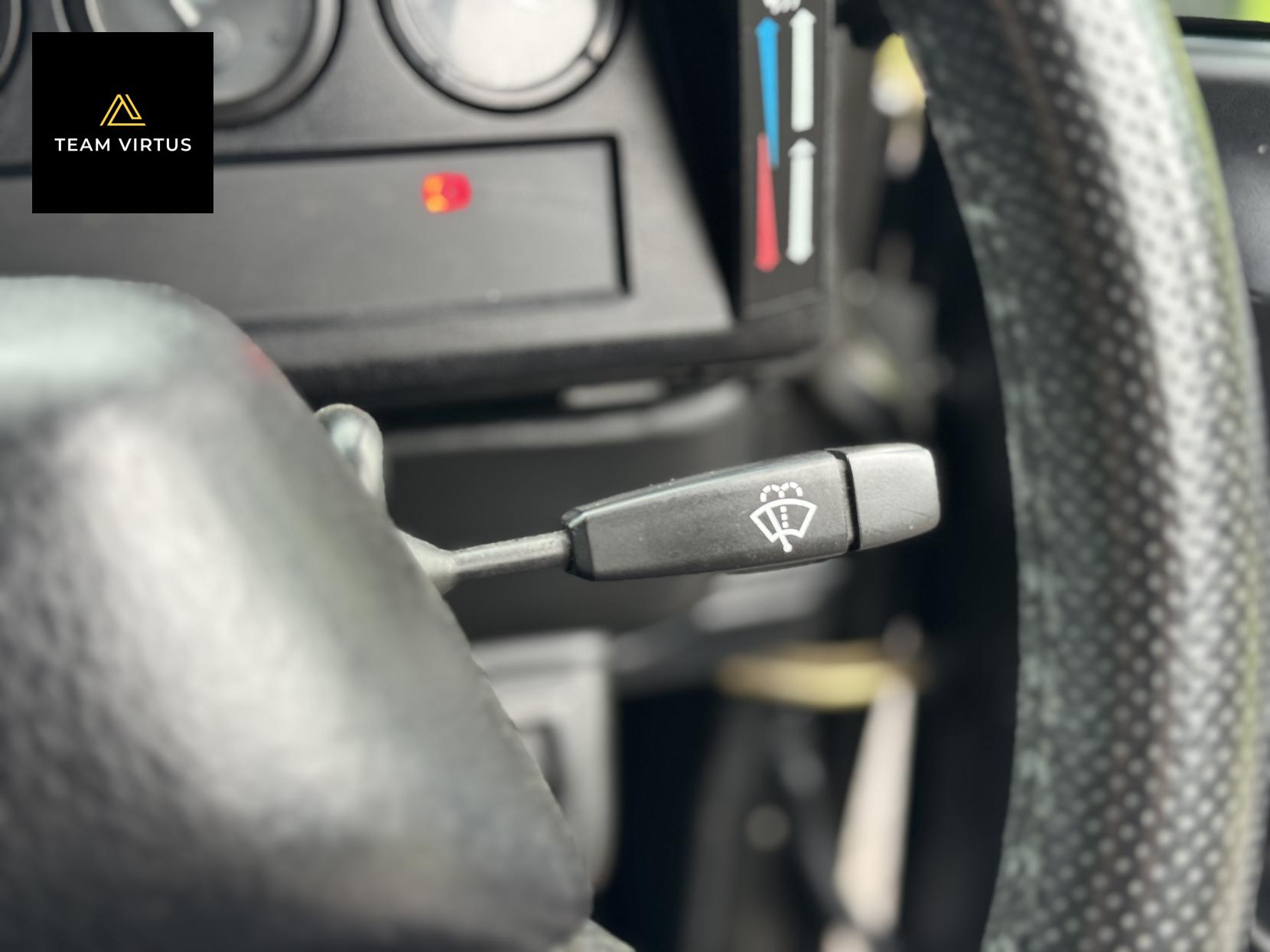 Land Rover Defender 90 2.5 TD5 XS Station Wagon 3dr Diesel Manual (282 g/km, 120 bhp)