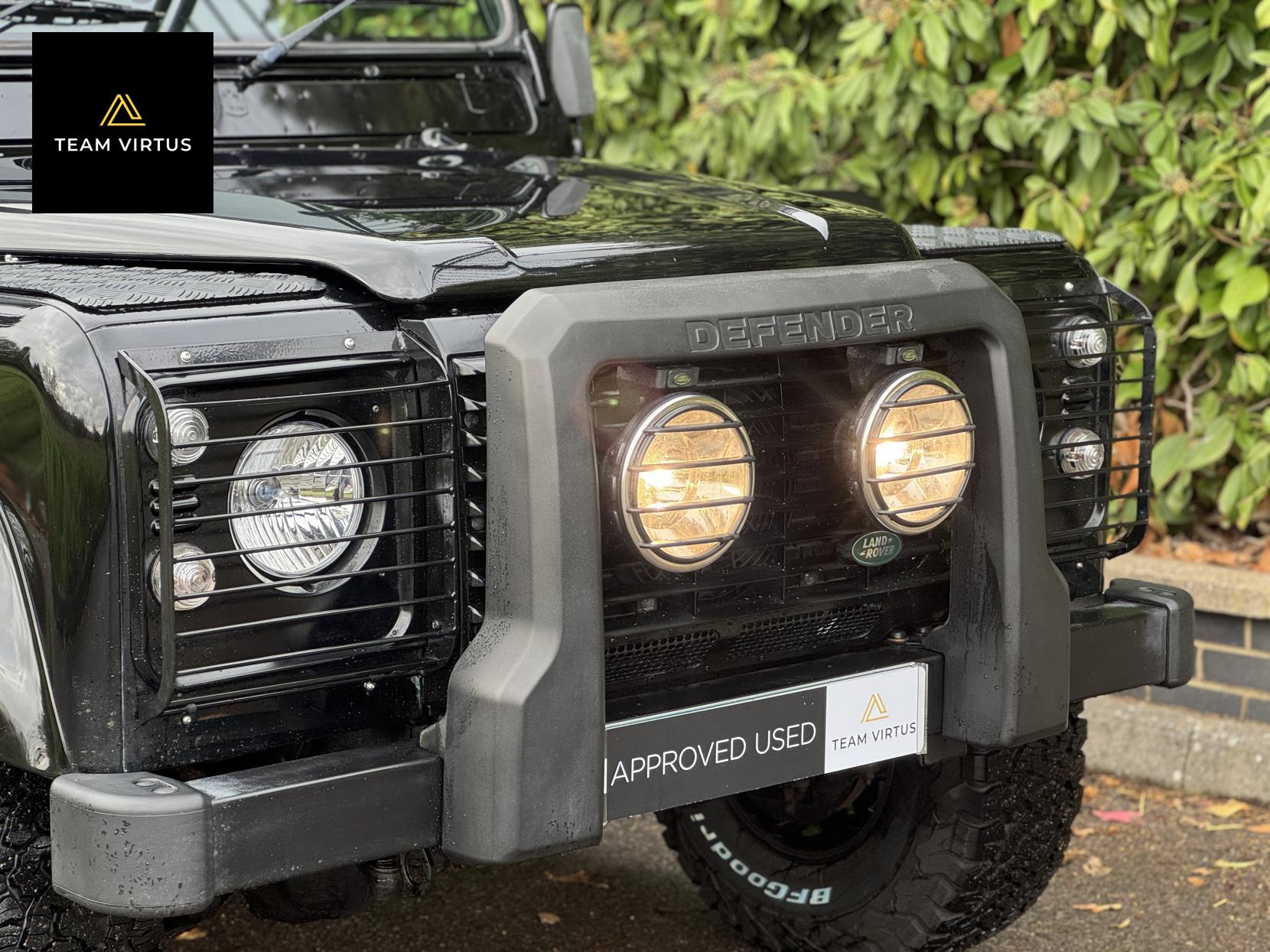 Land Rover Defender 90 2.5 TD5 XS Station Wagon 3dr Diesel Manual (282 g/km, 120 bhp)