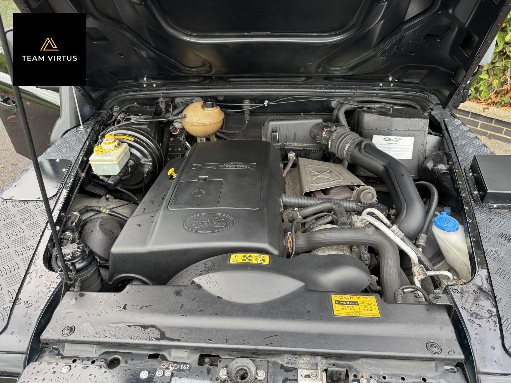 Land Rover Defender 90 2.5 TD5 XS Station Wagon 3dr Diesel Manual (282 g/km, 120 bhp)