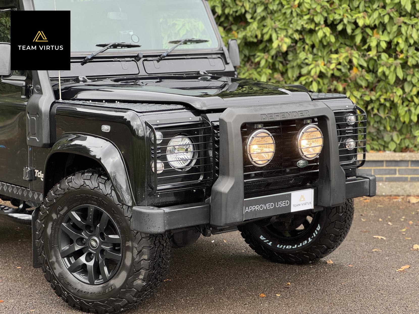 Land Rover Defender 90 2.5 TD5 XS Station Wagon 3dr Diesel Manual (282 g/km, 120 bhp)