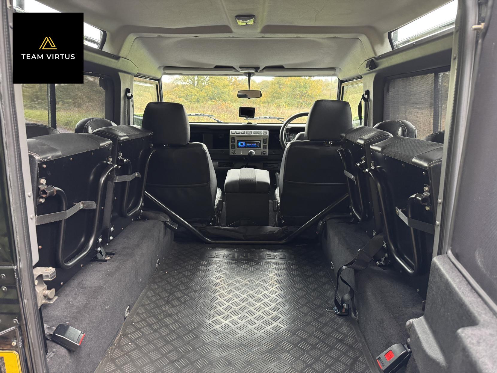 Land Rover Defender 90 2.5 TD5 XS Station Wagon 3dr Diesel Manual (282 g/km, 120 bhp)