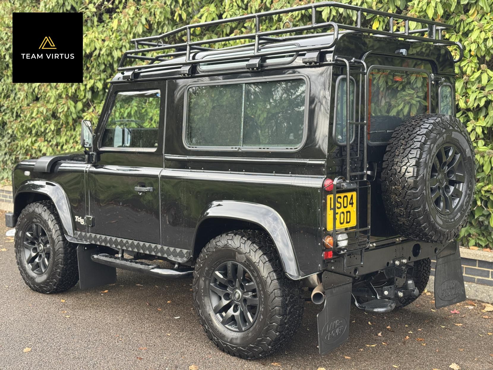 Land Rover Defender 90 2.5 TD5 XS Station Wagon 3dr Diesel Manual (282 g/km, 120 bhp)