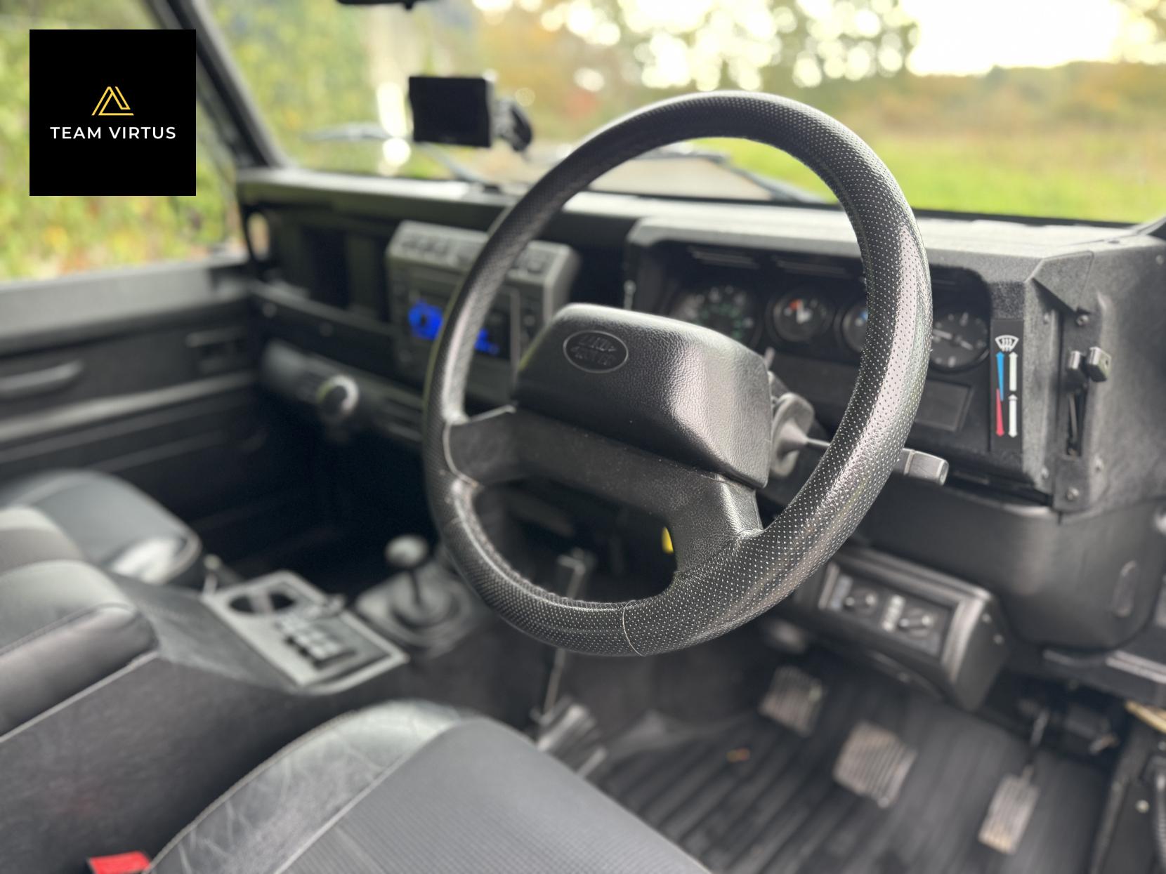 Land Rover Defender 90 2.5 TD5 XS Station Wagon 3dr Diesel Manual (282 g/km, 120 bhp)