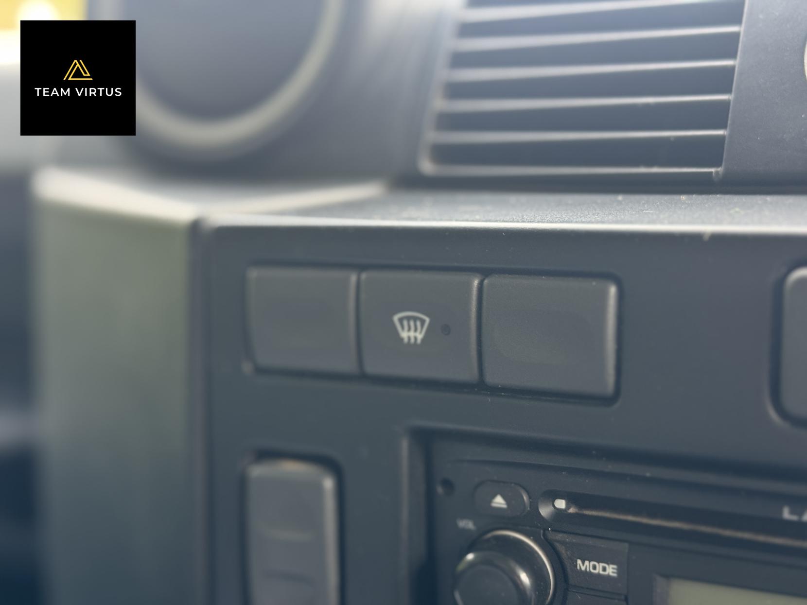 Land Rover Defender 110 2.4 TDCi Pickup 2dr Diesel Manual 4WD MWB Euro 4 (122 bhp)