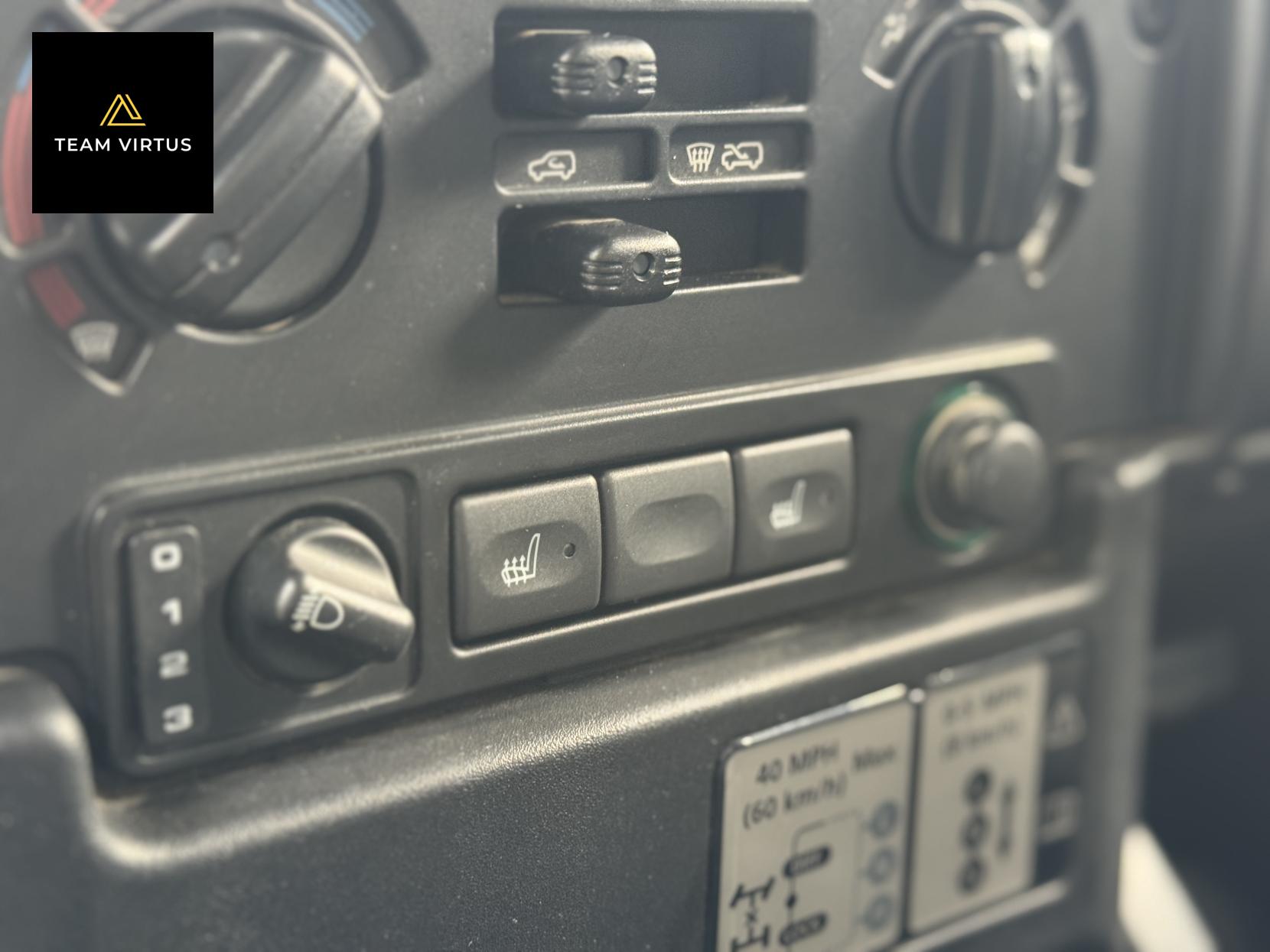 Land Rover Defender 110 2.4 TDCi Pickup 2dr Diesel Manual 4WD MWB Euro 4 (122 bhp)