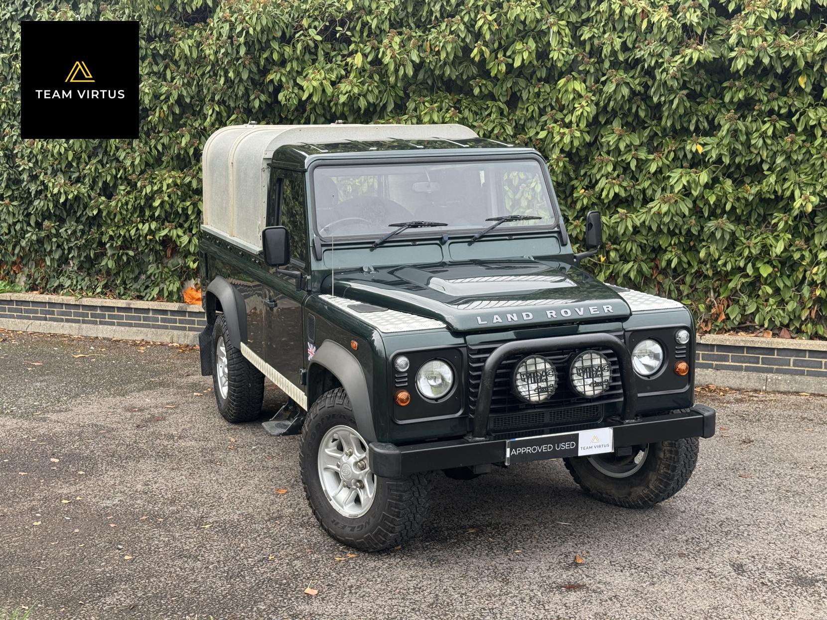 Land Rover Defender 110 2.4 TDCi Pickup 2dr Diesel Manual 4WD MWB Euro 4 (122 bhp)