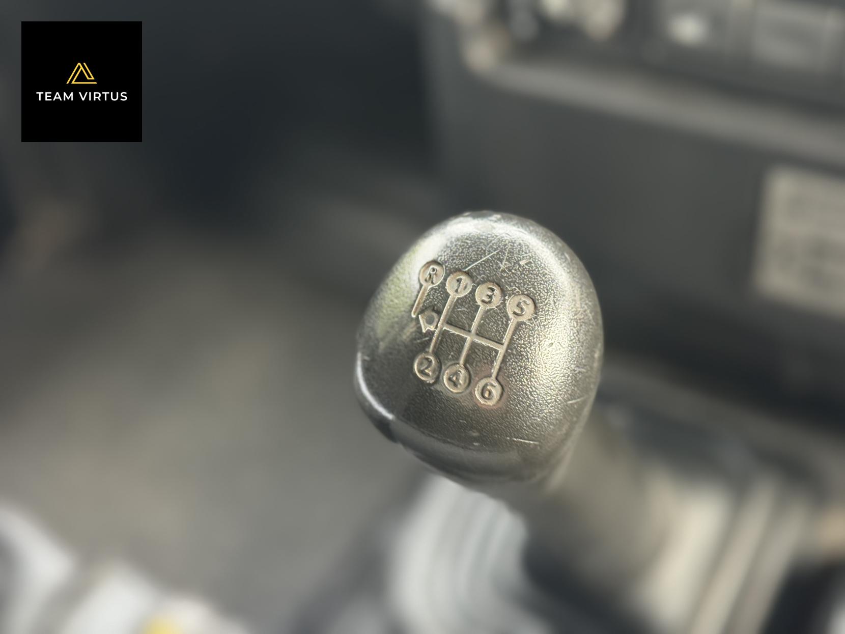 Land Rover Defender 110 2.4 TDCi Pickup 2dr Diesel Manual 4WD MWB Euro 4 (122 bhp)