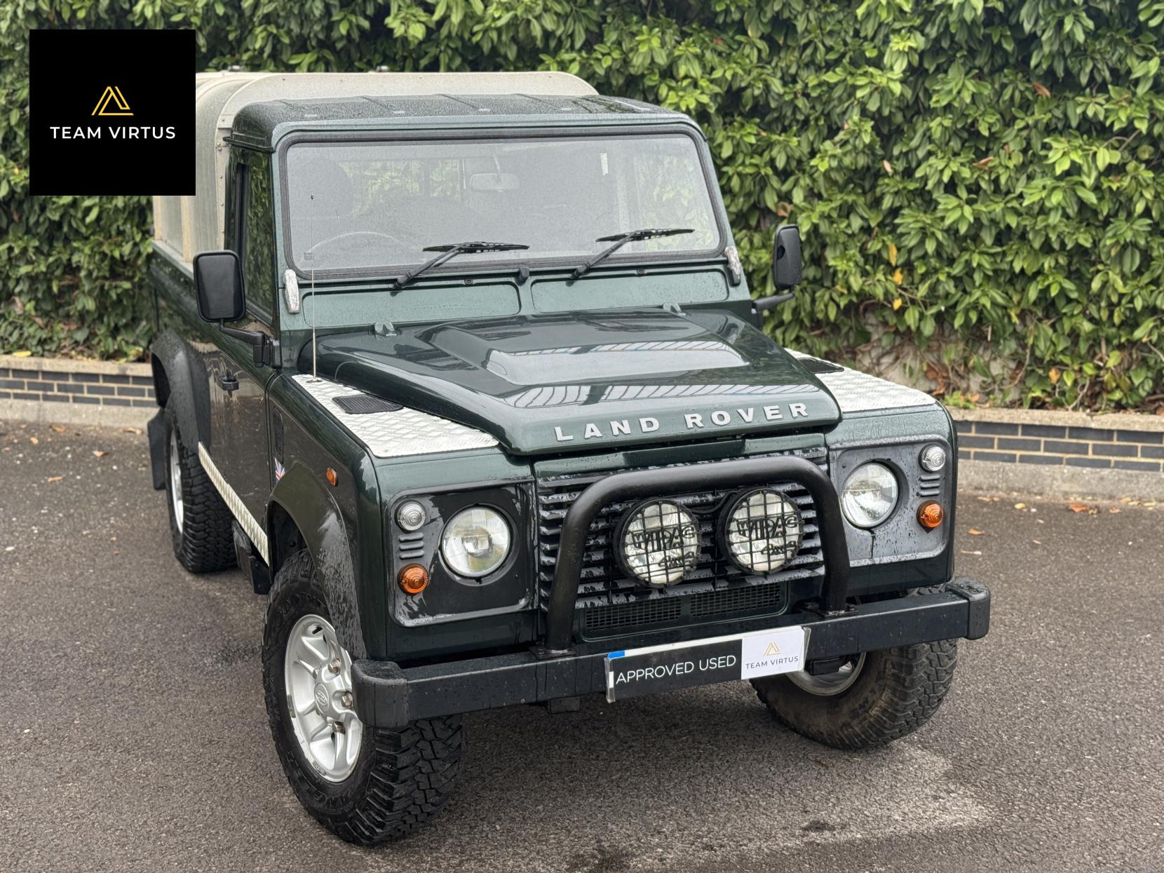 Land Rover Defender 110 2.4 TDCi Pickup 2dr Diesel Manual 4WD MWB Euro 4 (122 bhp)