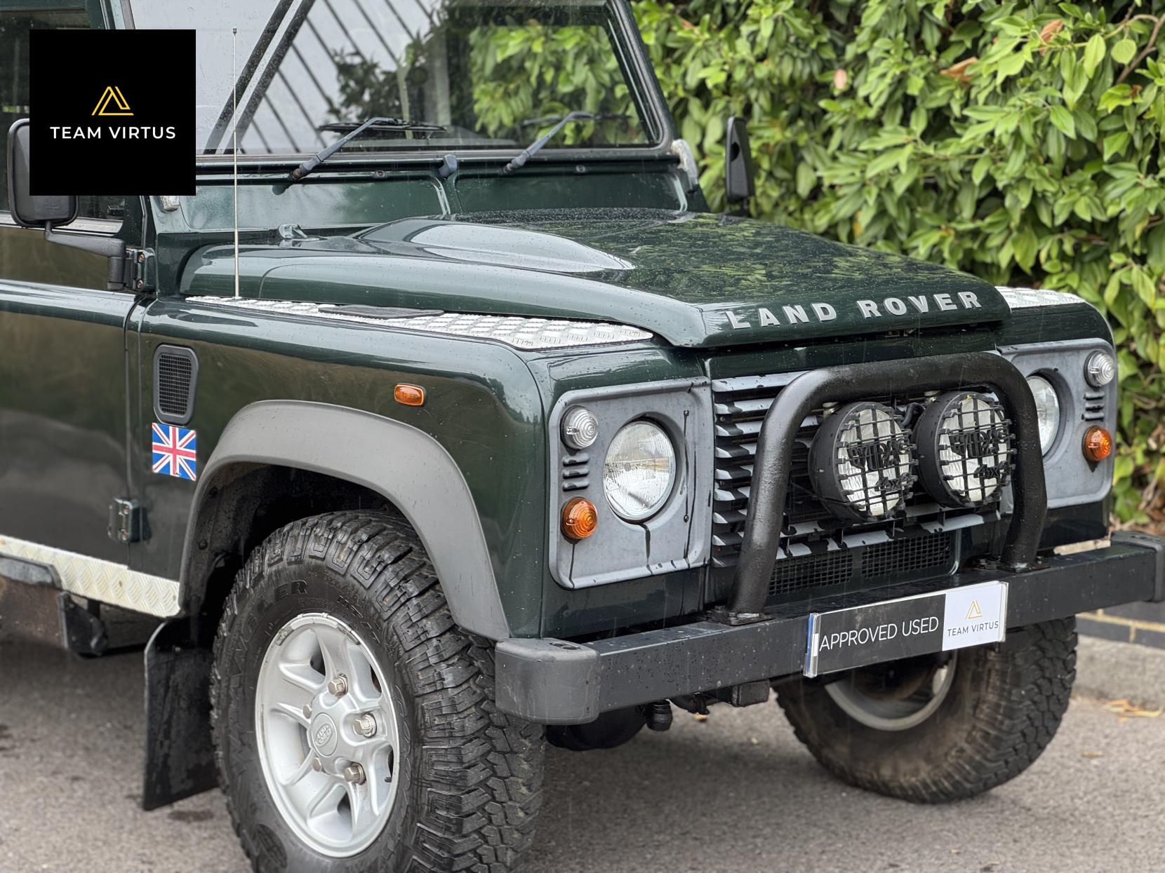 Land Rover Defender 110 2.4 TDCi Pickup 2dr Diesel Manual 4WD MWB Euro 4 (122 bhp)