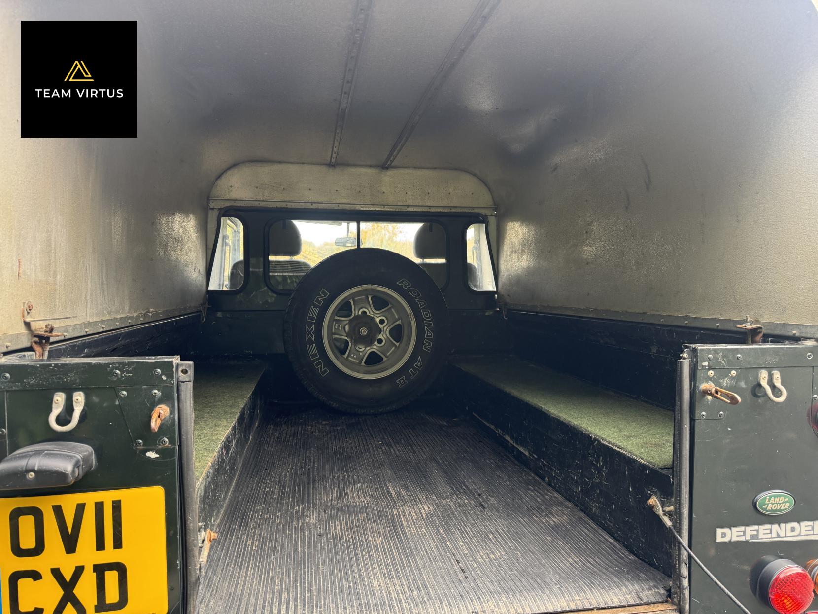 Land Rover Defender 110 2.4 TDCi Pickup 2dr Diesel Manual 4WD MWB Euro 4 (122 bhp)