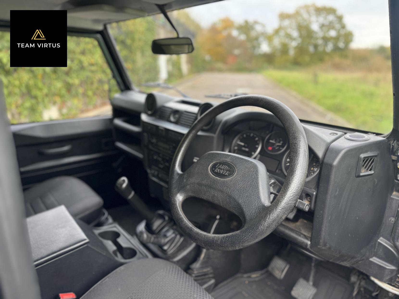 Land Rover Defender 110 2.4 TDCi Pickup 2dr Diesel Manual 4WD MWB Euro 4 (122 bhp)