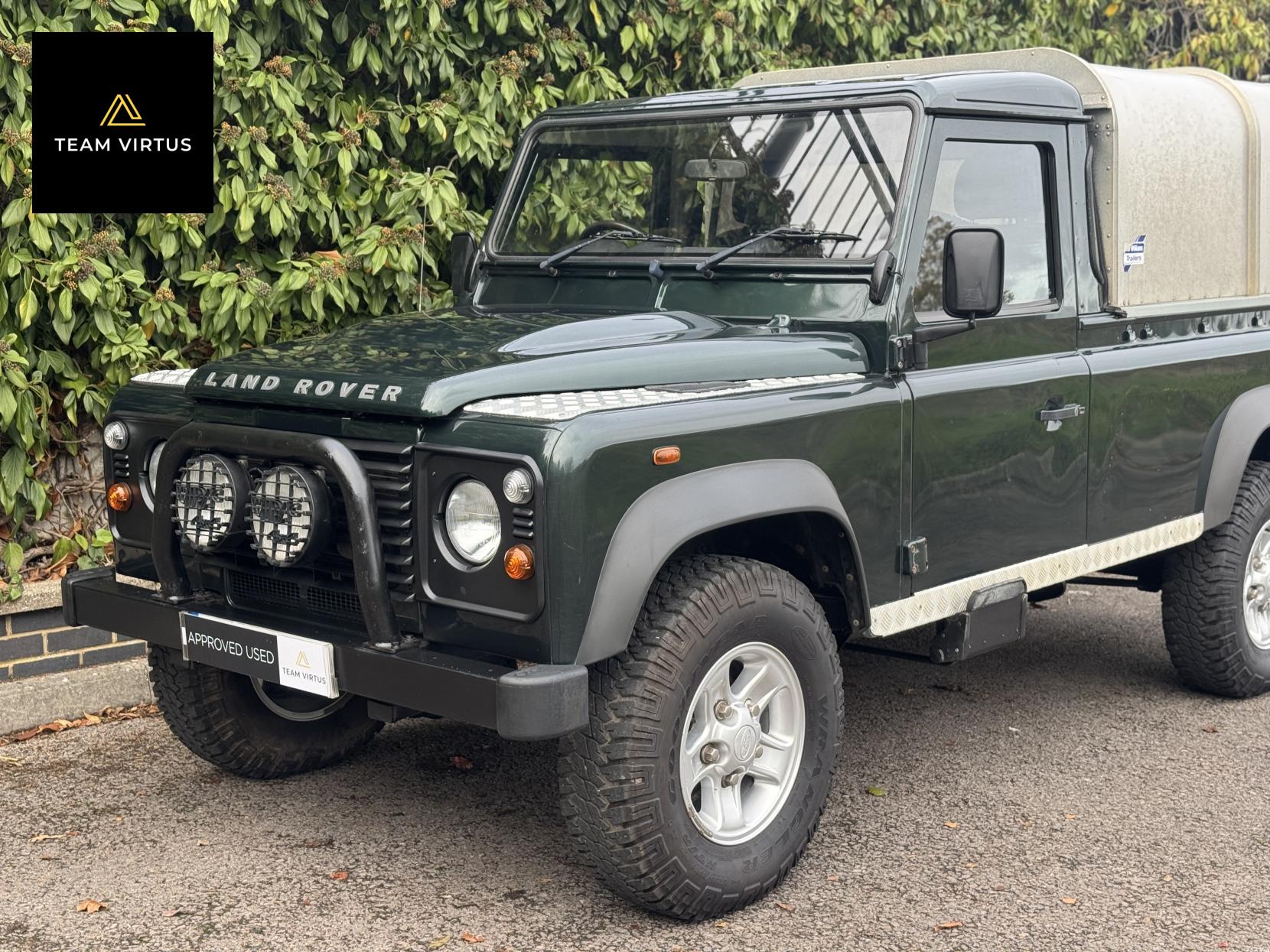 Land Rover Defender 110 2.4 TDCi Pickup 2dr Diesel Manual 4WD MWB Euro 4 (122 bhp)