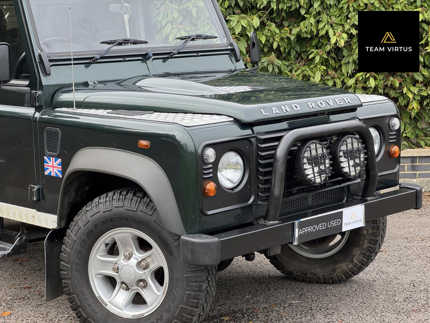 Land Rover Defender 110 2.4 TDCi Pickup 2dr Diesel Manual 4WD MWB Euro 4 (122 bhp)