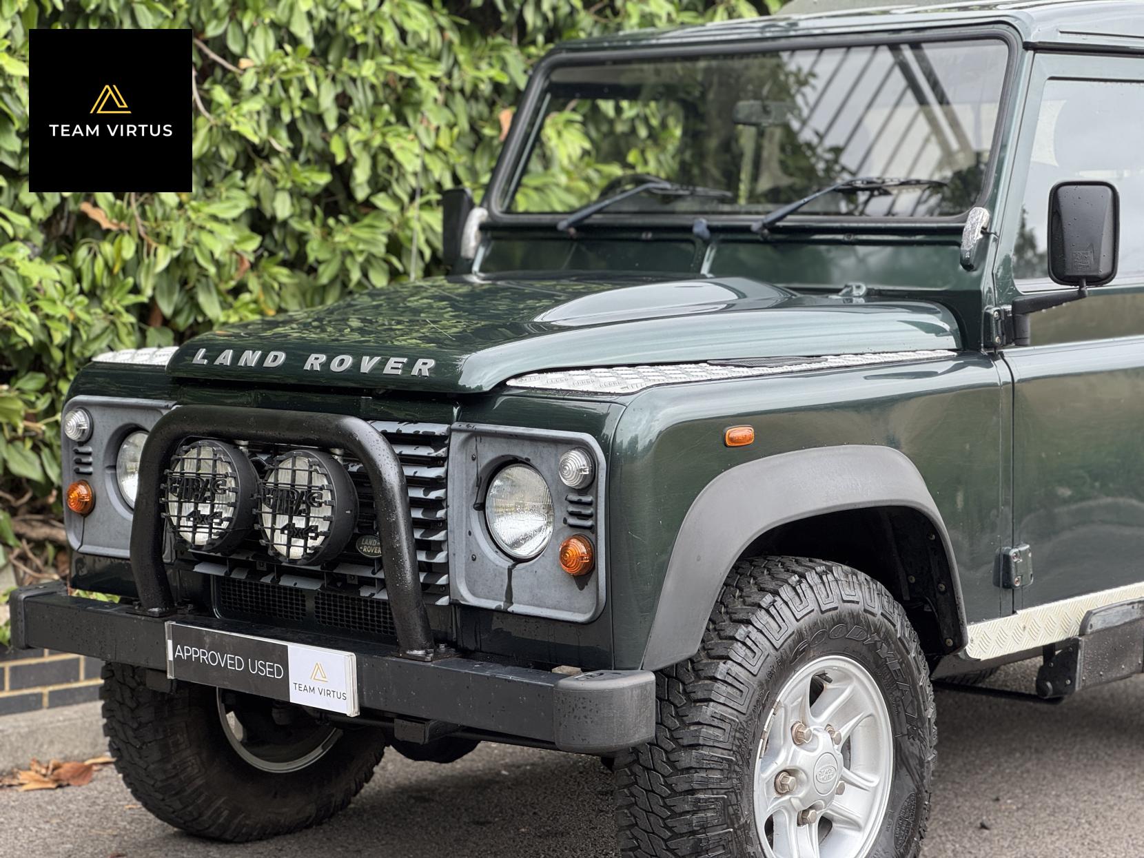 Land Rover Defender 110 2.4 TDCi Pickup 2dr Diesel Manual 4WD MWB Euro 4 (122 bhp)