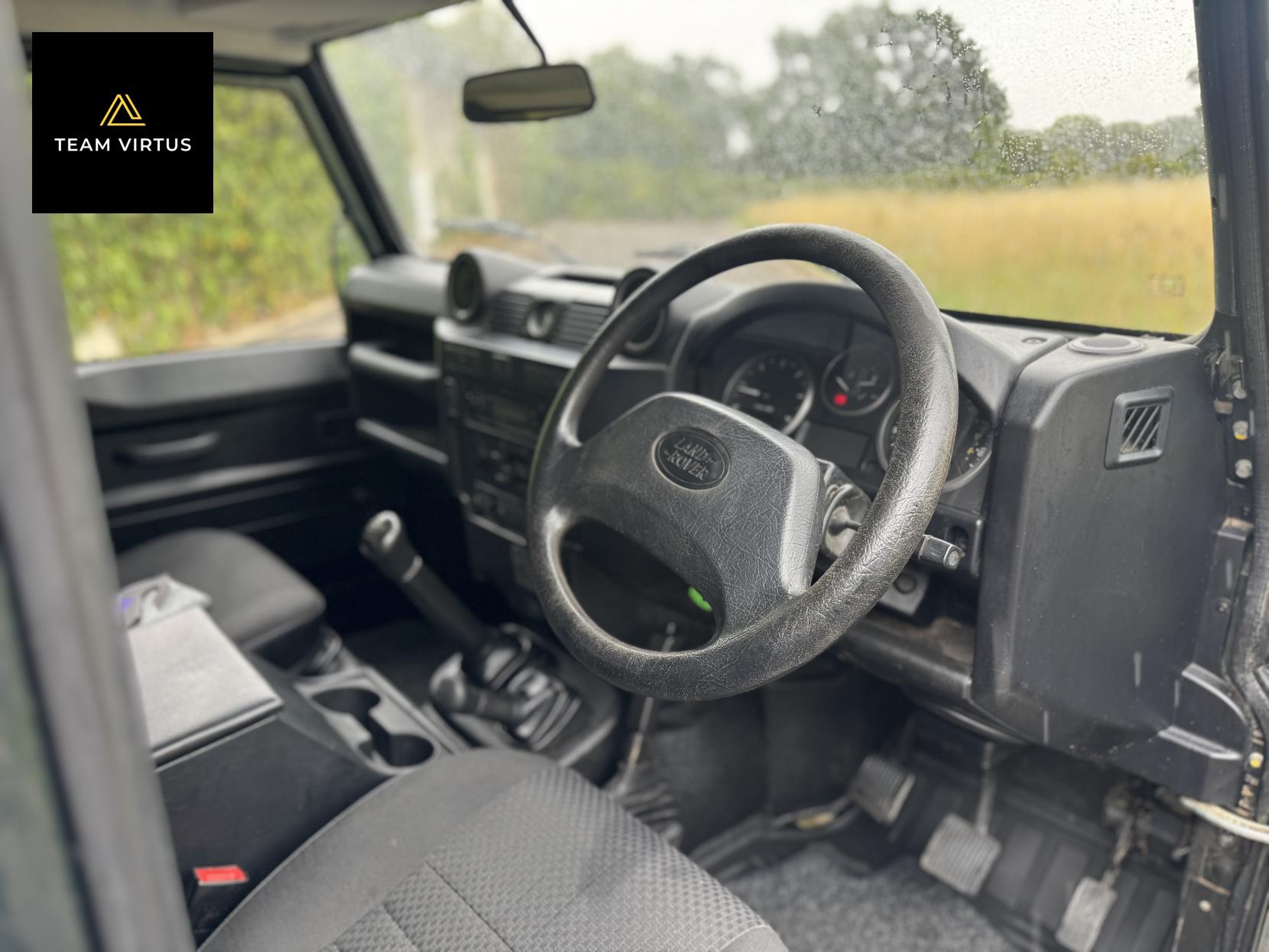 Land Rover Defender 110 2.4 TDCi Pickup 2dr Diesel Manual 4WD MWB Euro 4 (122 bhp)