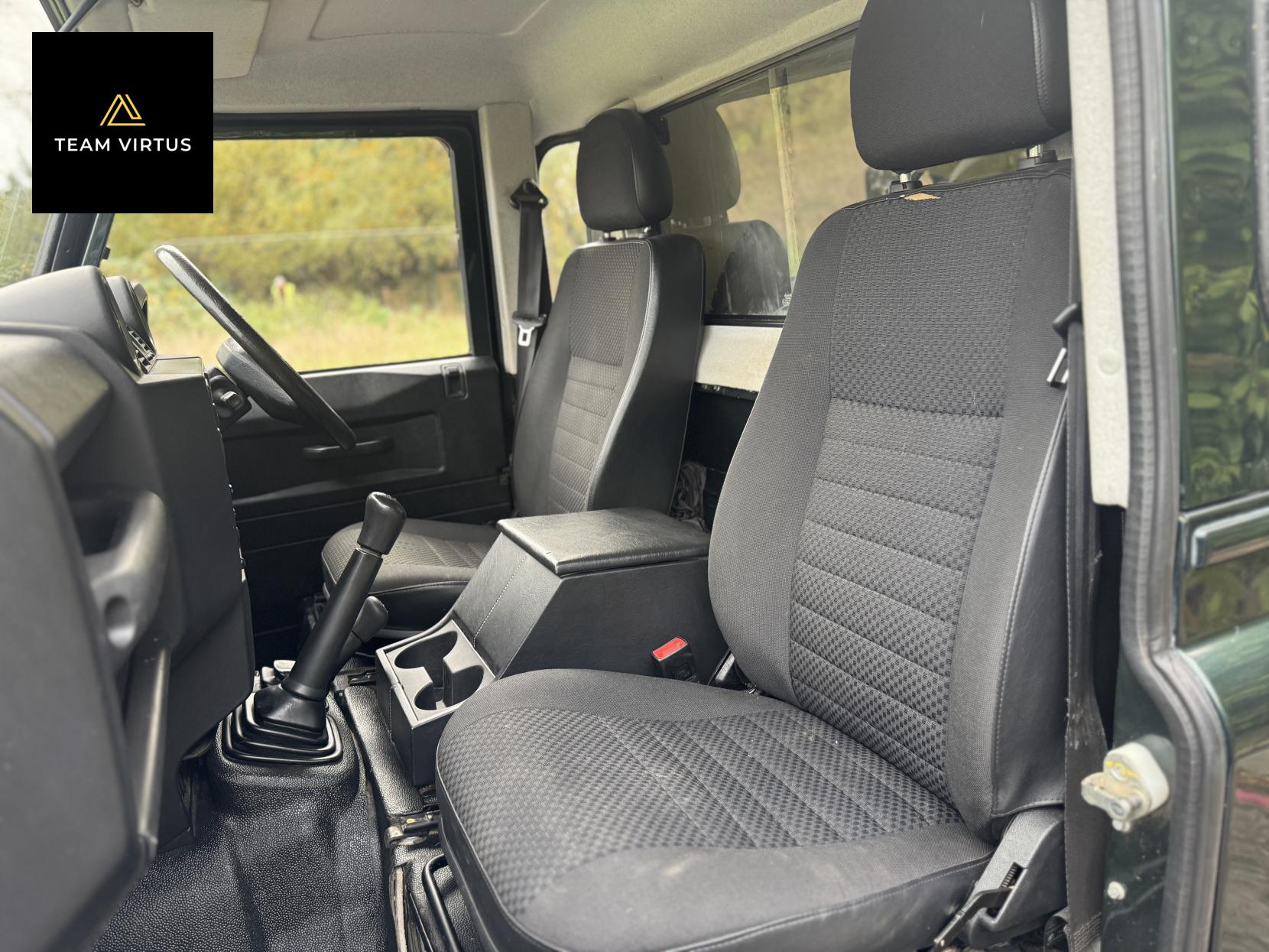 Land Rover Defender 110 2.4 TDCi Pickup 2dr Diesel Manual 4WD MWB Euro 4 (122 bhp)