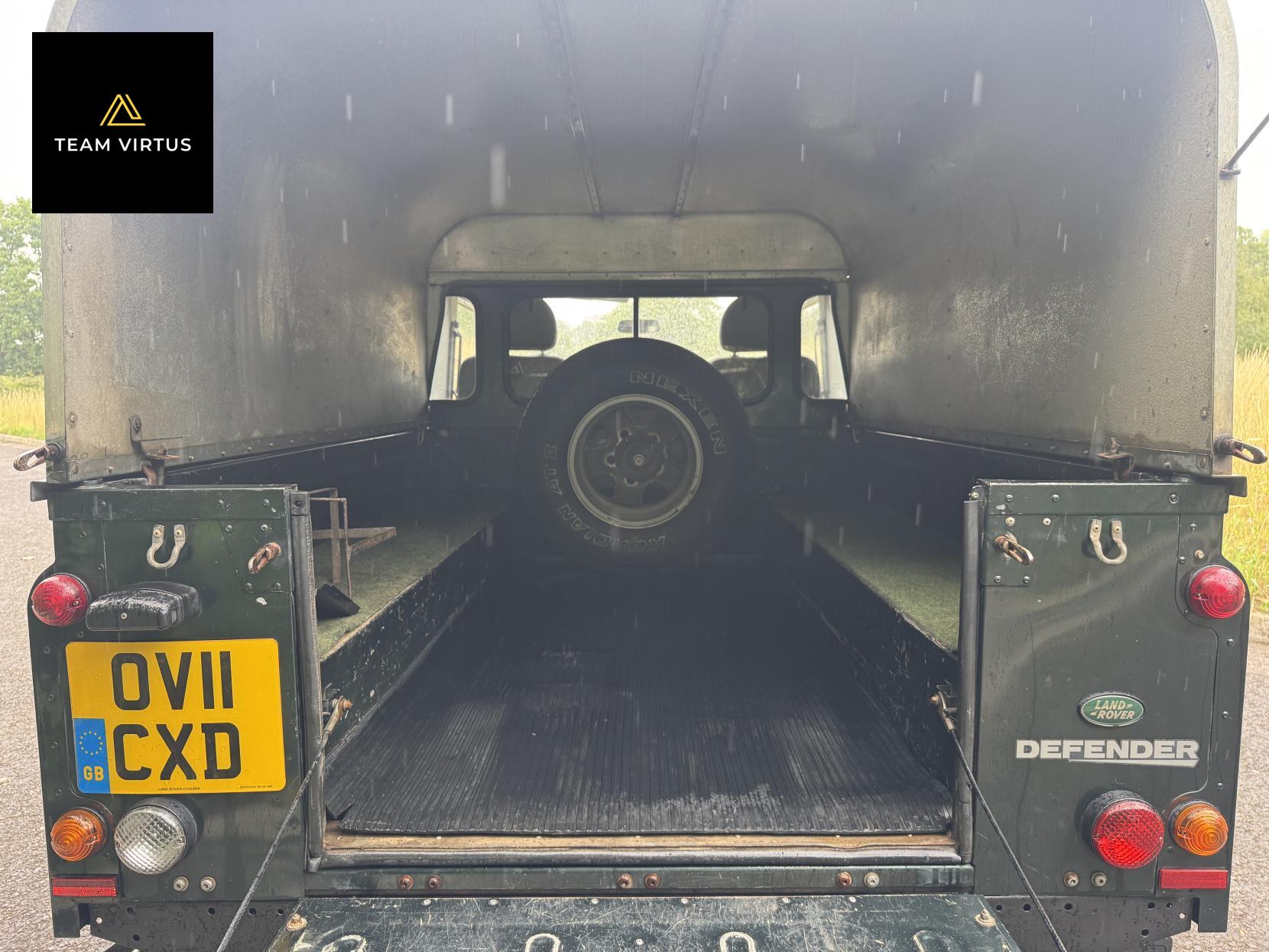 Land Rover Defender 110 2.4 TDCi Pickup 2dr Diesel Manual 4WD MWB Euro 4 (122 bhp)