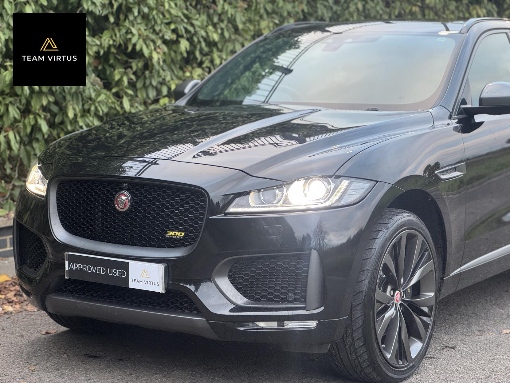 Jaguar F-PACE 2.0 P300 300 Sport SUV 5dr Petrol Auto AWD Euro 6 (s/s) (300 ps)
