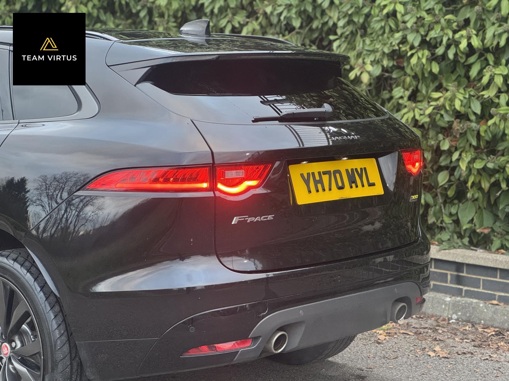 Jaguar F-PACE 2.0 P300 300 Sport SUV 5dr Petrol Auto AWD Euro 6 (s/s) (300 ps)