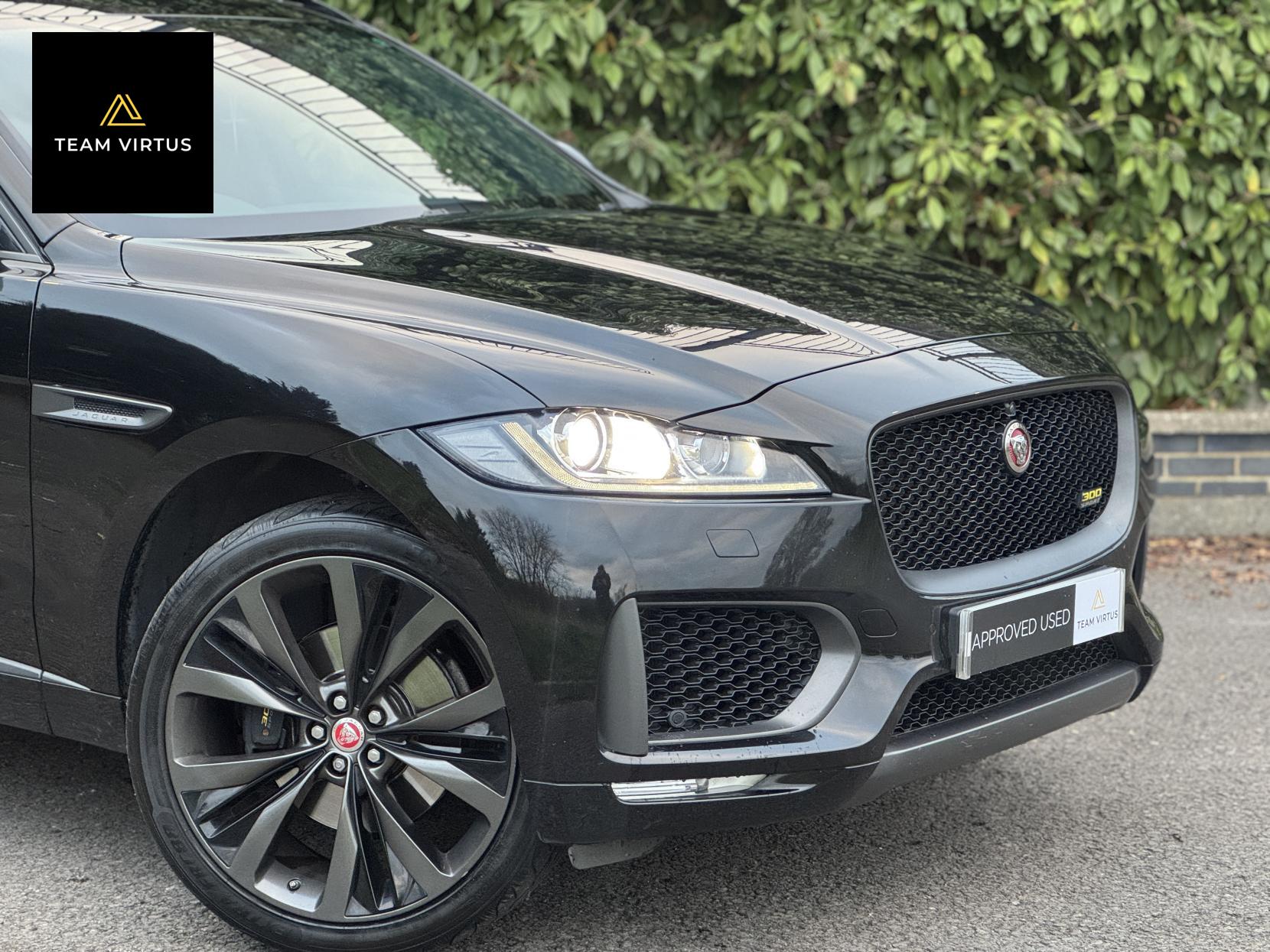 Jaguar F-PACE 2.0 P300 300 Sport SUV 5dr Petrol Auto AWD Euro 6 (s/s) (300 ps)