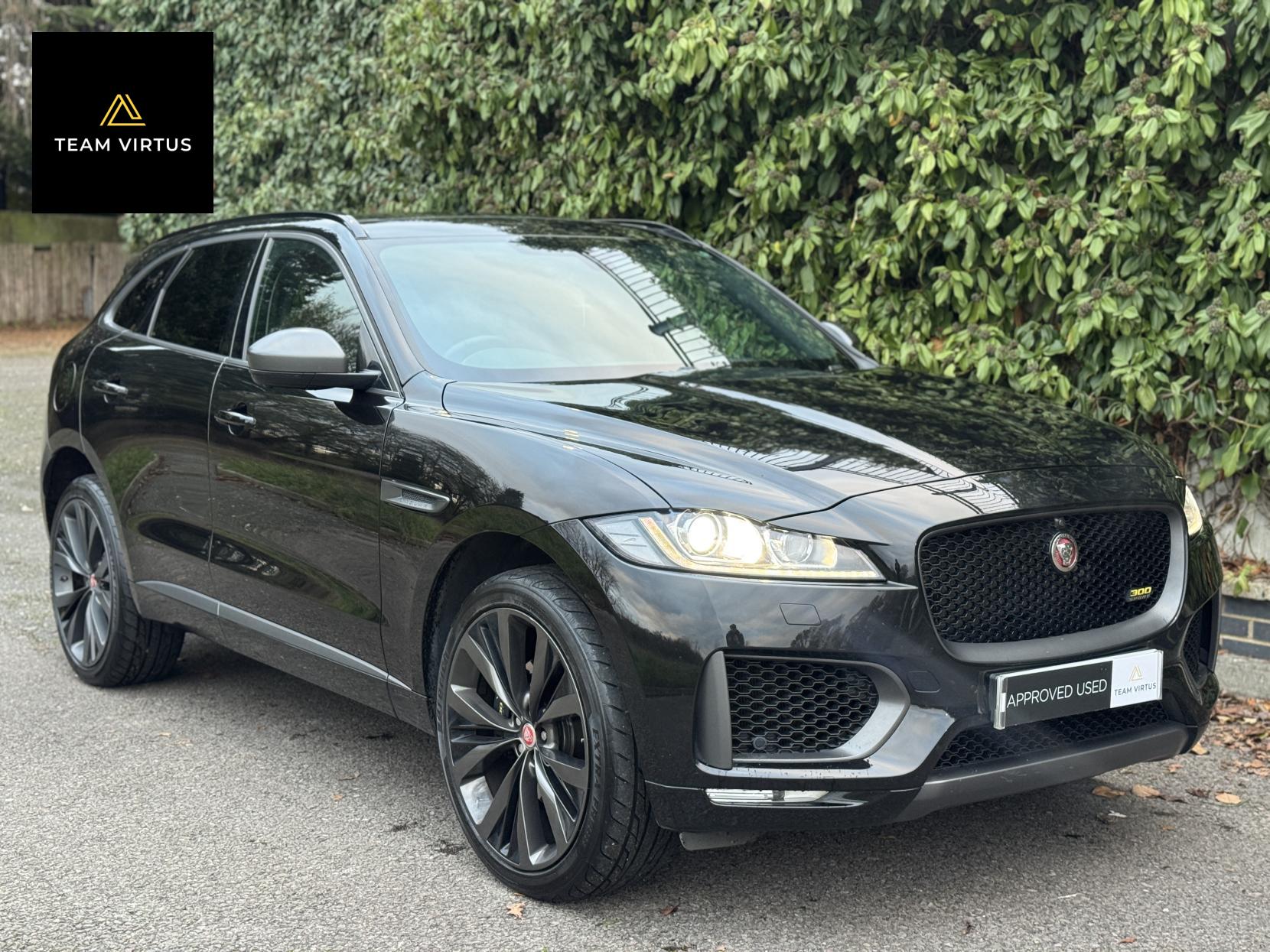 Jaguar F-PACE 2.0 P300 300 Sport SUV 5dr Petrol Auto AWD Euro 6 (s/s) (300 ps)