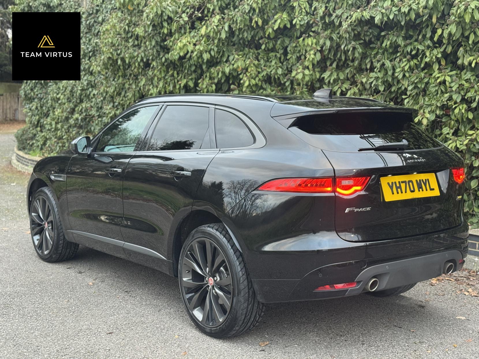 Jaguar F-PACE 2.0 P300 300 Sport SUV 5dr Petrol Auto AWD Euro 6 (s/s) (300 ps)