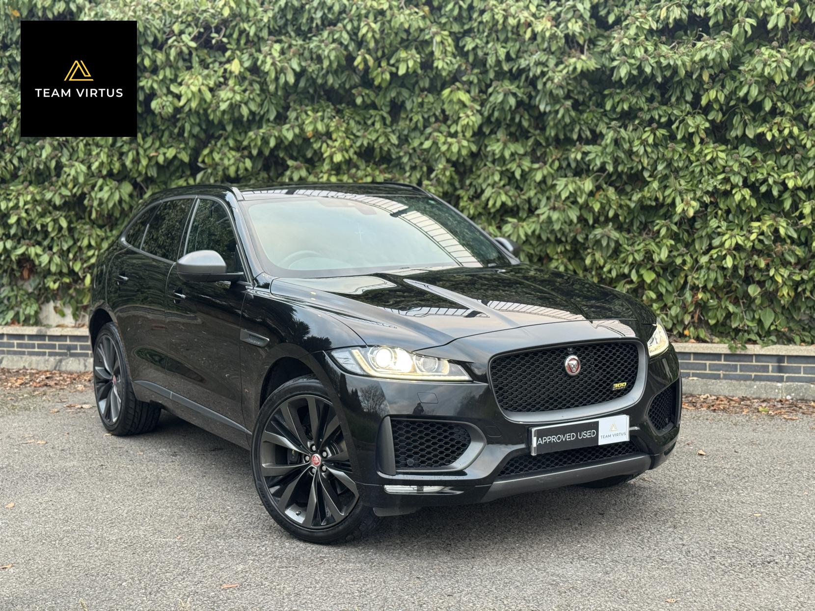 Jaguar F-PACE 2.0 P300 300 Sport SUV 5dr Petrol Auto AWD Euro 6 (s/s) (300 ps)