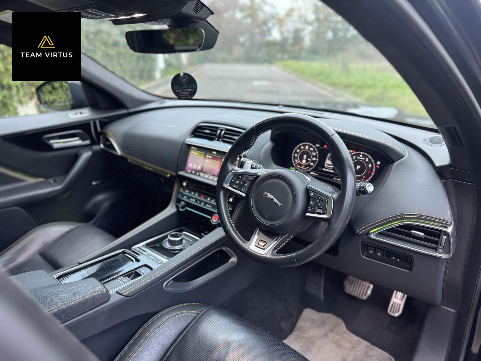 Jaguar F-PACE 2.0 P300 300 Sport SUV 5dr Petrol Auto AWD Euro 6 (s/s) (300 ps)