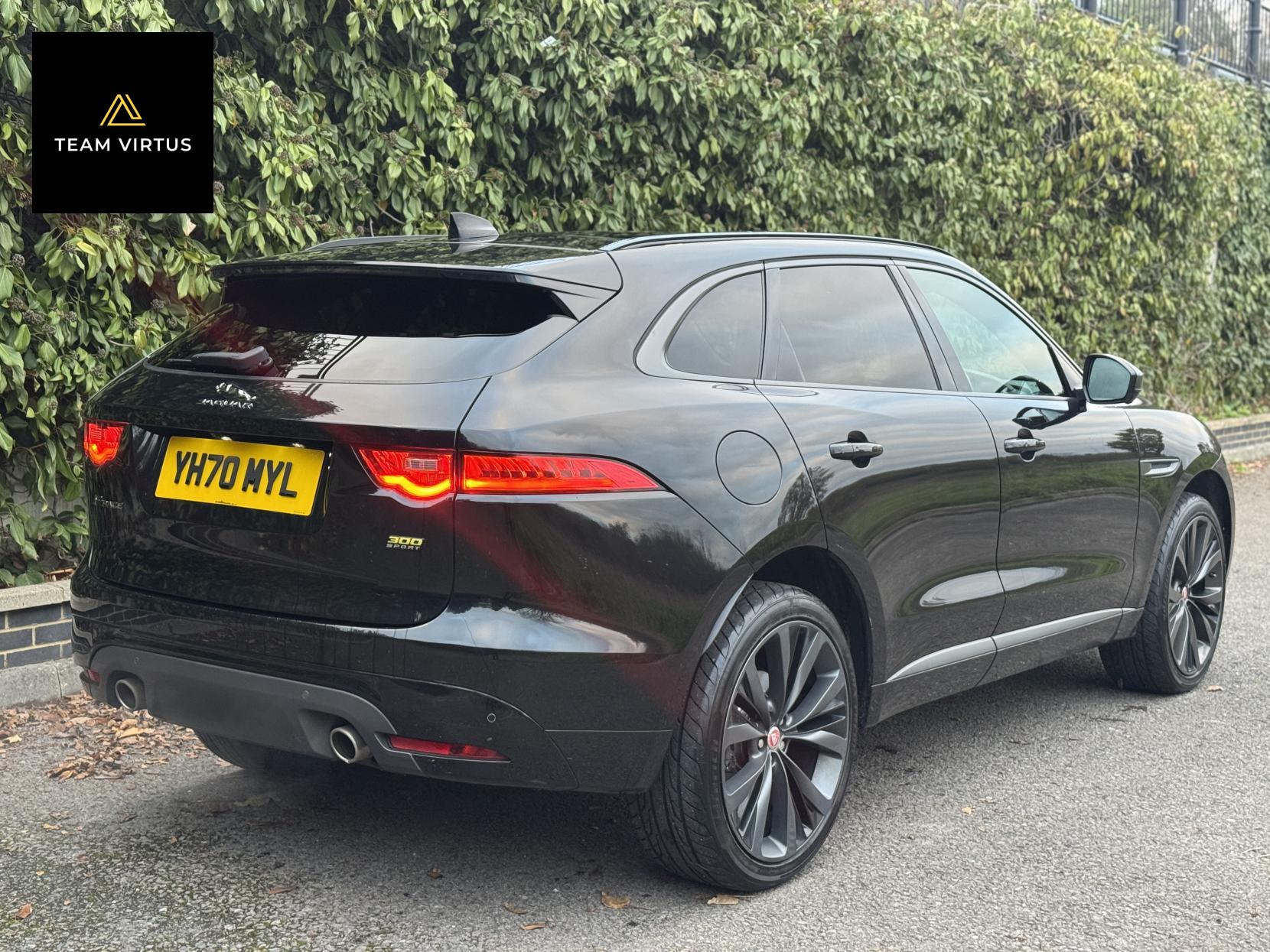 Jaguar F-PACE 2.0 P300 300 Sport SUV 5dr Petrol Auto AWD Euro 6 (s/s) (300 ps)