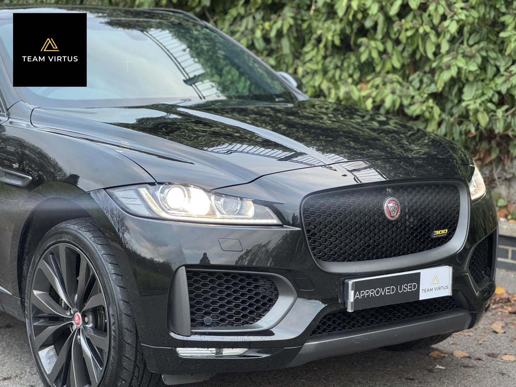 Jaguar F-PACE 2.0 P300 300 Sport SUV 5dr Petrol Auto AWD Euro 6 (s/s) (300 ps)