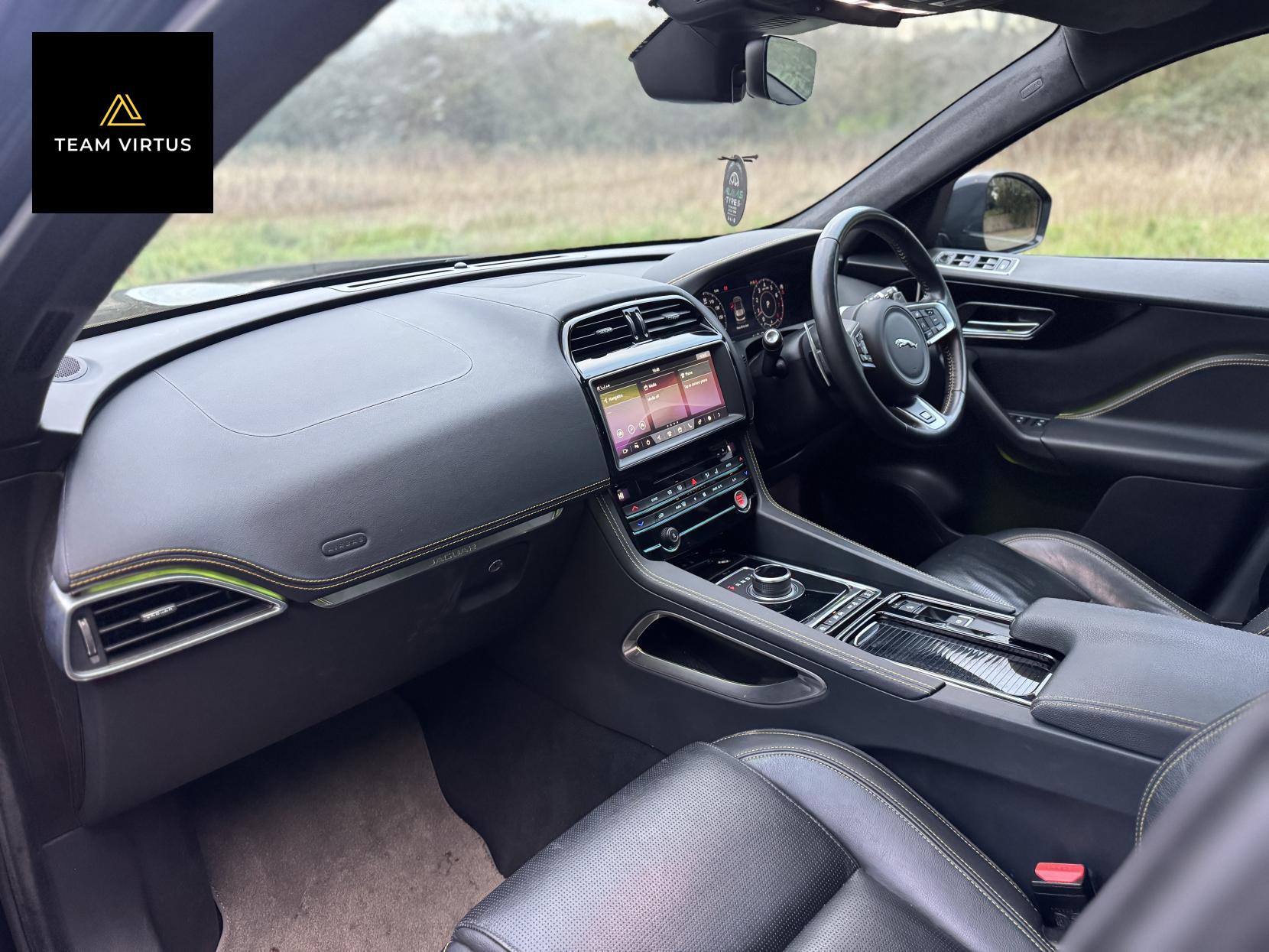 Jaguar F-PACE 2.0 P300 300 Sport SUV 5dr Petrol Auto AWD Euro 6 (s/s) (300 ps)