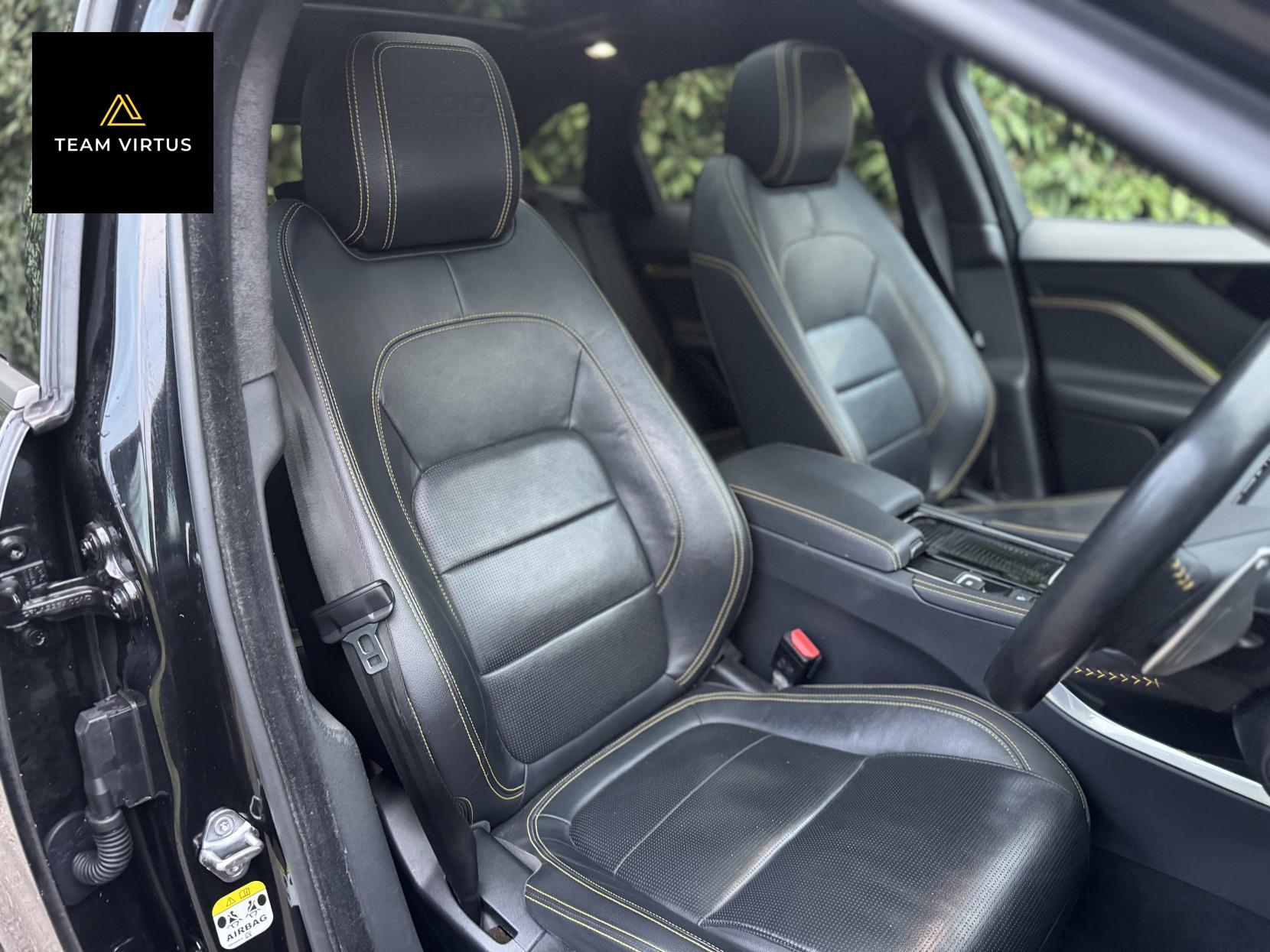 Jaguar F-PACE 2.0 P300 300 Sport SUV 5dr Petrol Auto AWD Euro 6 (s/s) (300 ps)