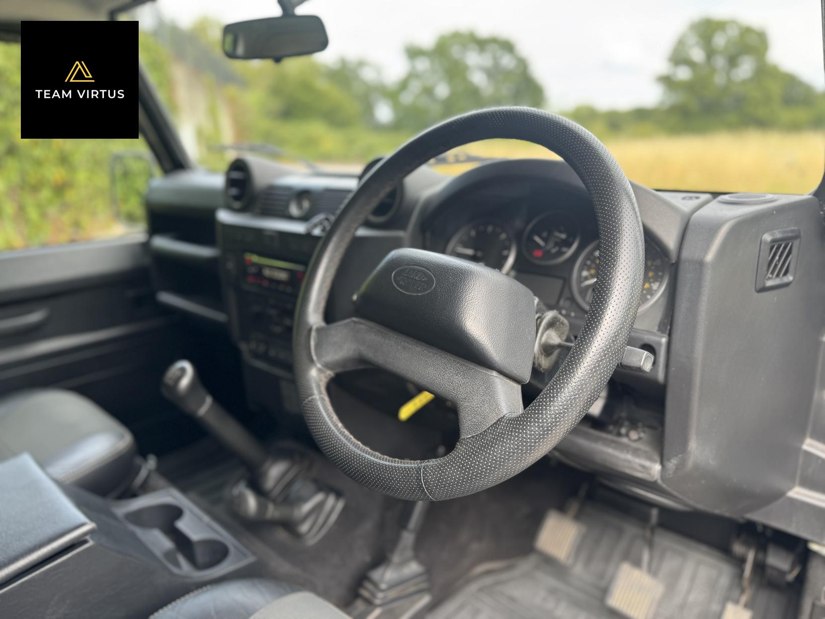 Land Rover Defender 90 2.4 TDCi XS SUV 3dr Diesel Manual 4WD SWB Euro 4 (122 bhp)